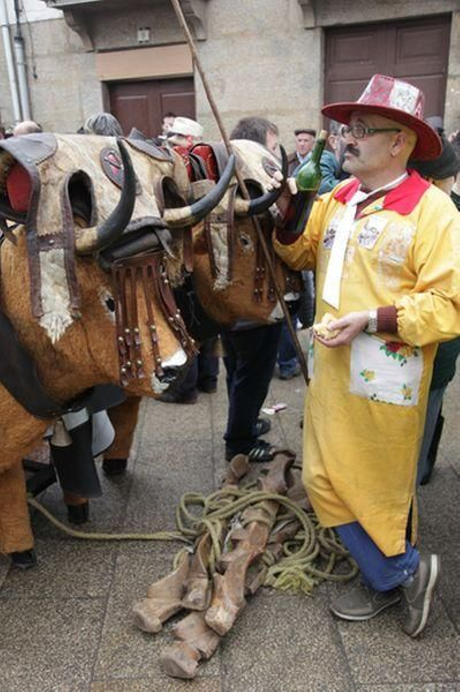 Laza recibe a los peliqueiros con bica y licor café