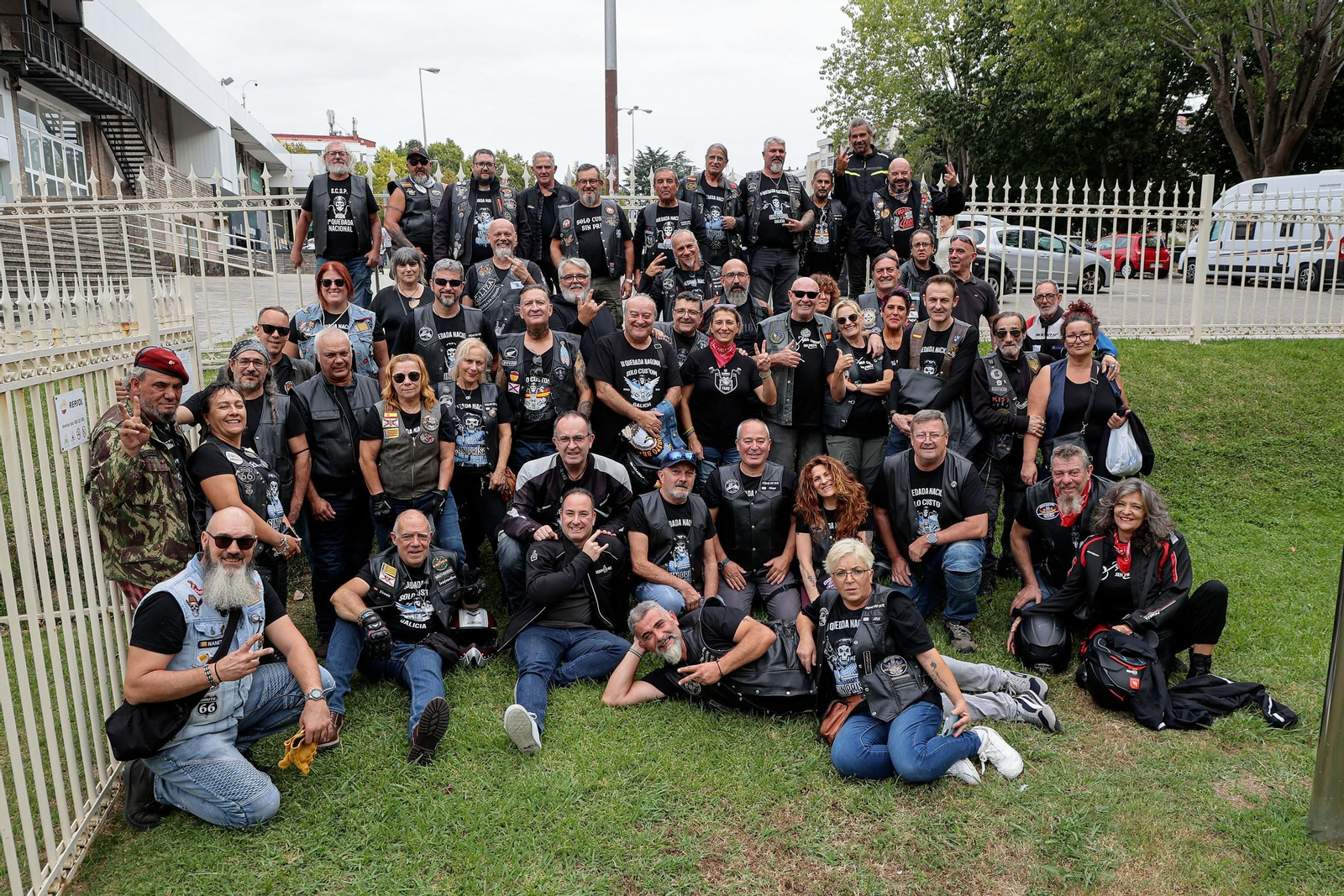 Los moteros, minutos antes de emprender la ruta por las Rías Baixas.
