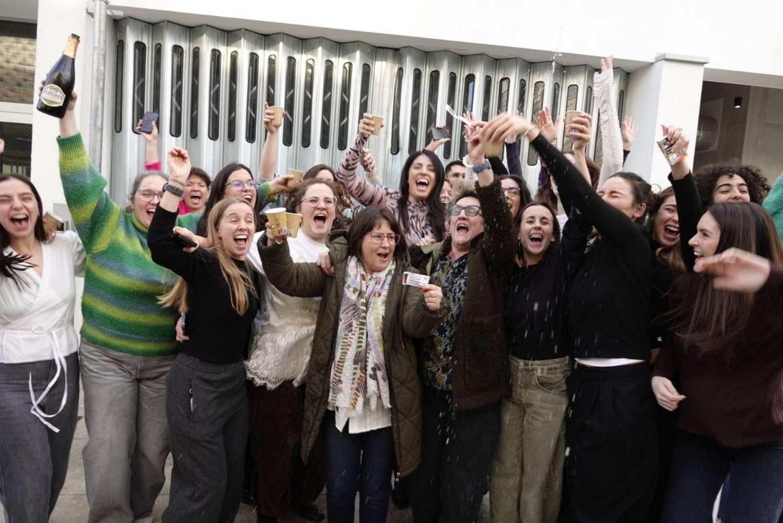 Galería | Los trabajadores de Bimba y Lola celebran el segundo premio de la Lotería de Navidad