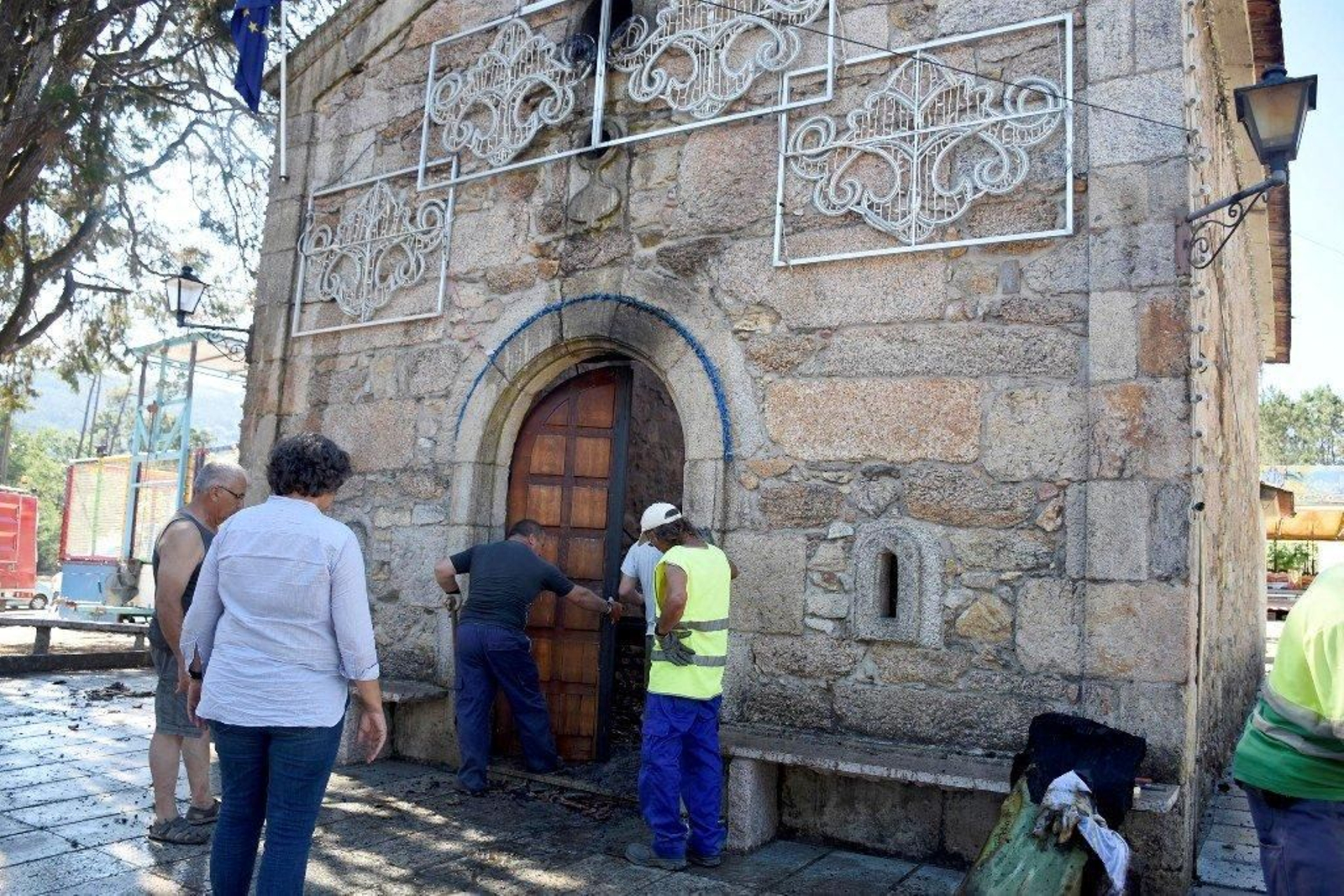 El fuego arrasó la capilla de San Campio, en O Porriño // María Correa
