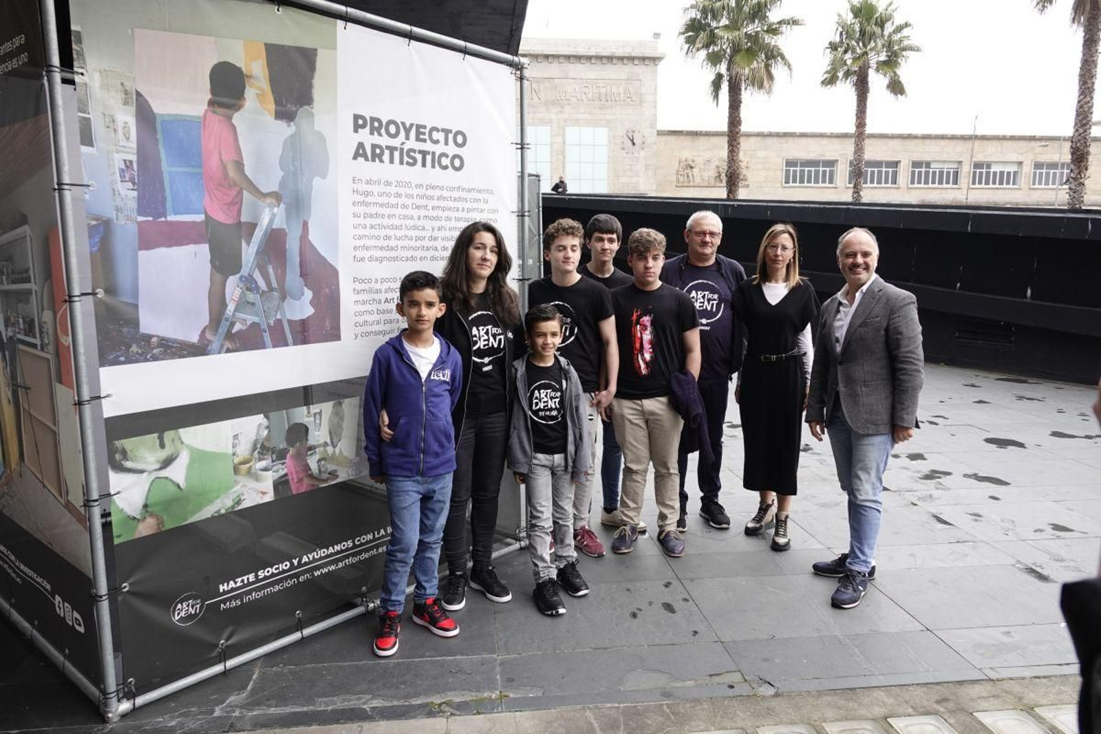 Representantes de la Asociación Galega da Enfermidade de Dent, con el delegado de Zona Franca.