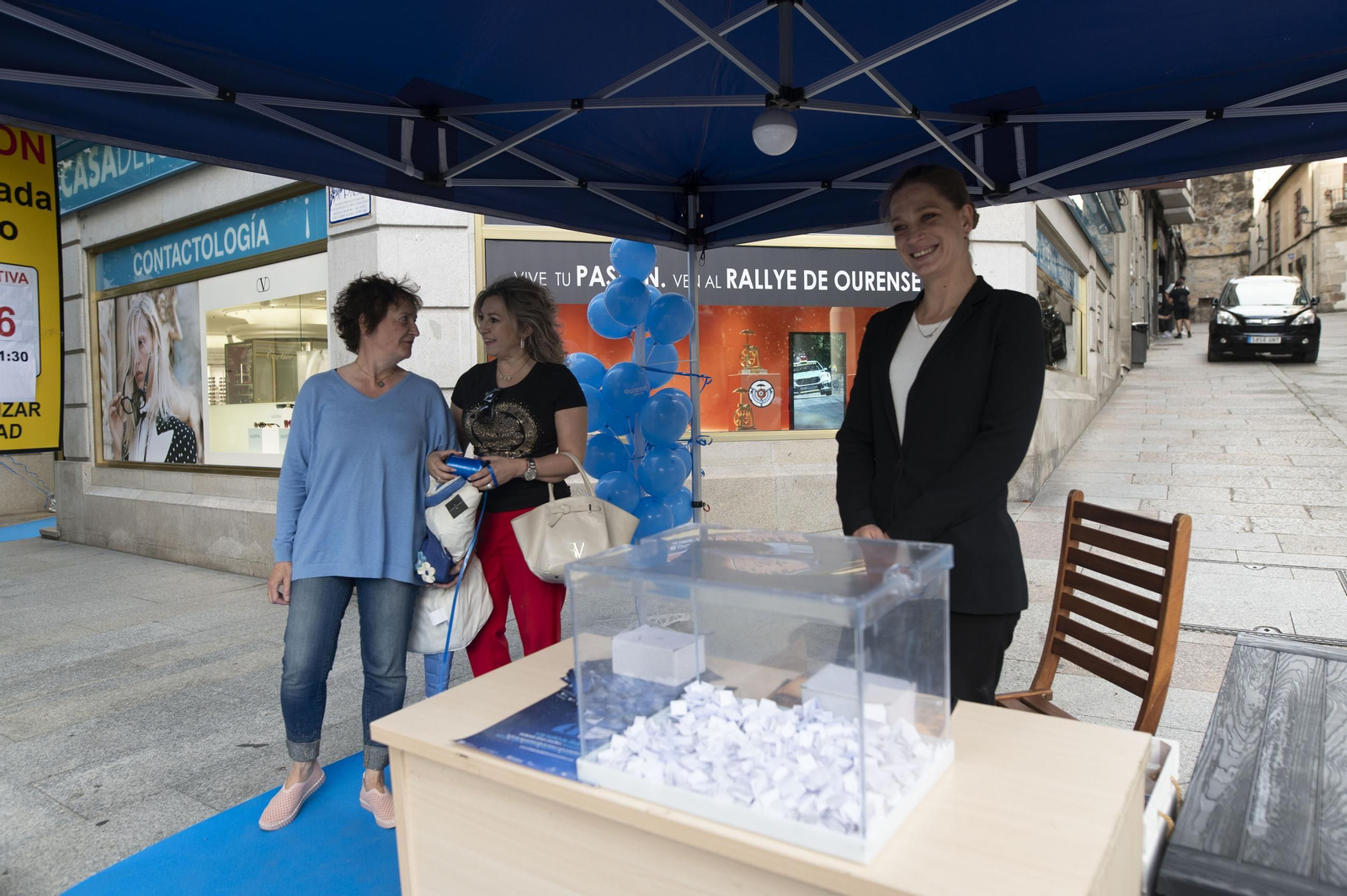 Galería | Ourense sale de compras nocturnas en la Shopping Night