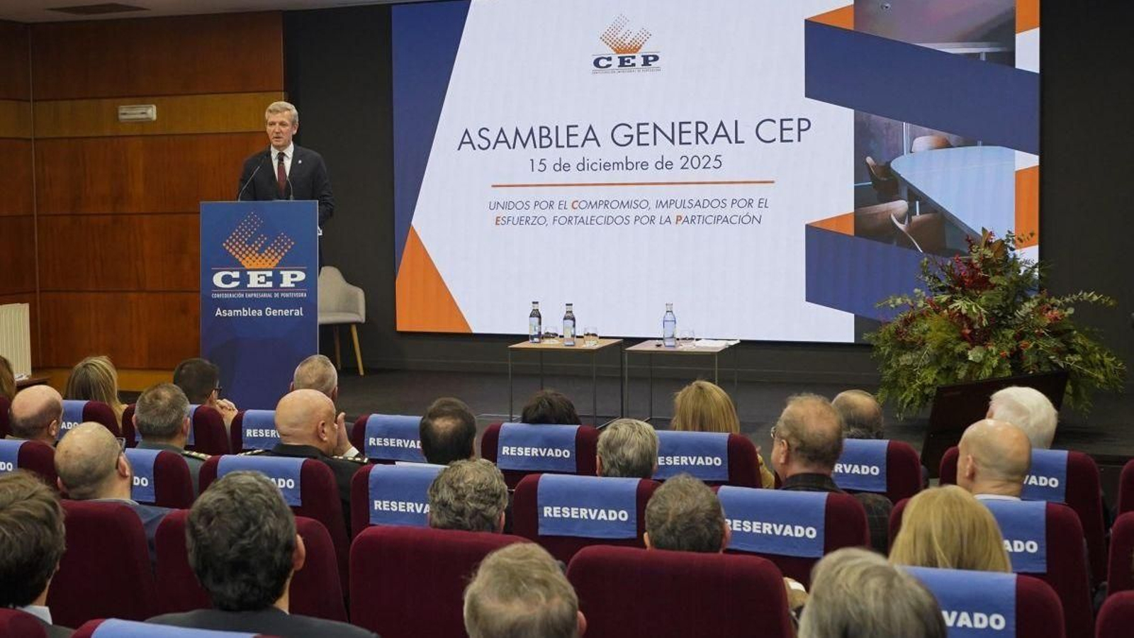 Alfonso Rueda, durante su intervención en la asamblea general de la Confederación de Empresarios en Vigo.