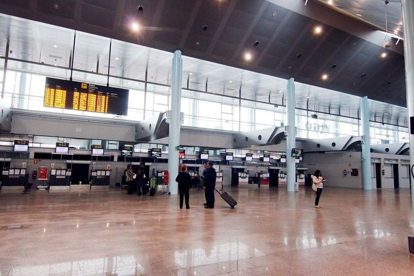 La zona reservada a la facturación y billetes, mucho más amplia en el hall principal de la terminal. Cuesta trabajo diferenciar la zona nueva de la vieja.