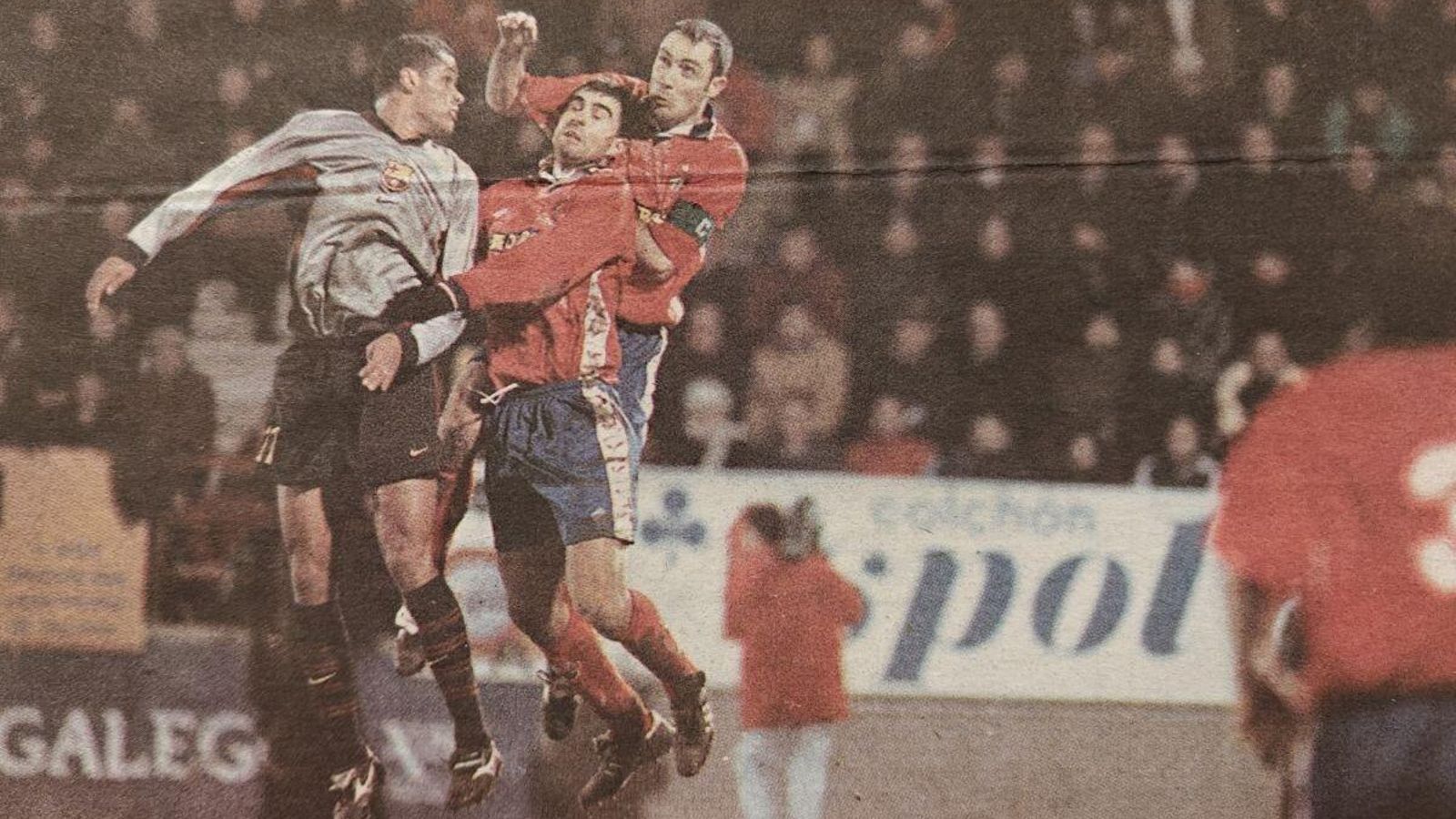 Rivaldo salta junto a Garitano y Chema.