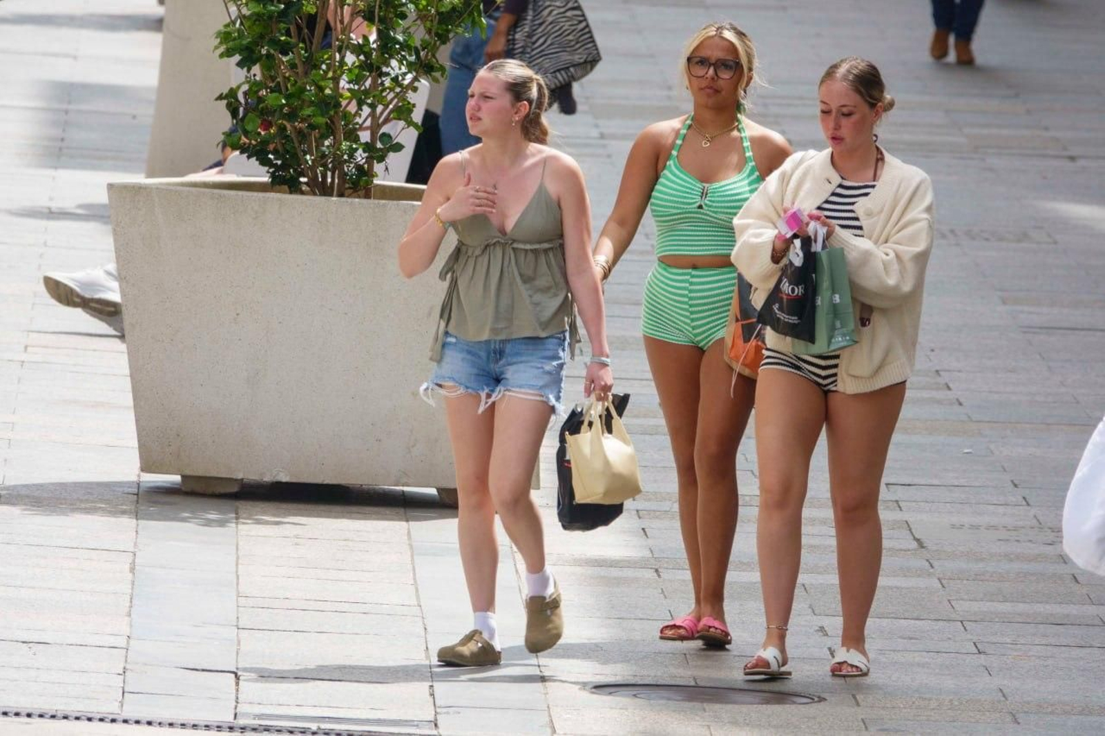 Galería | Vigo recibe la primera triple escala de cruceros del año