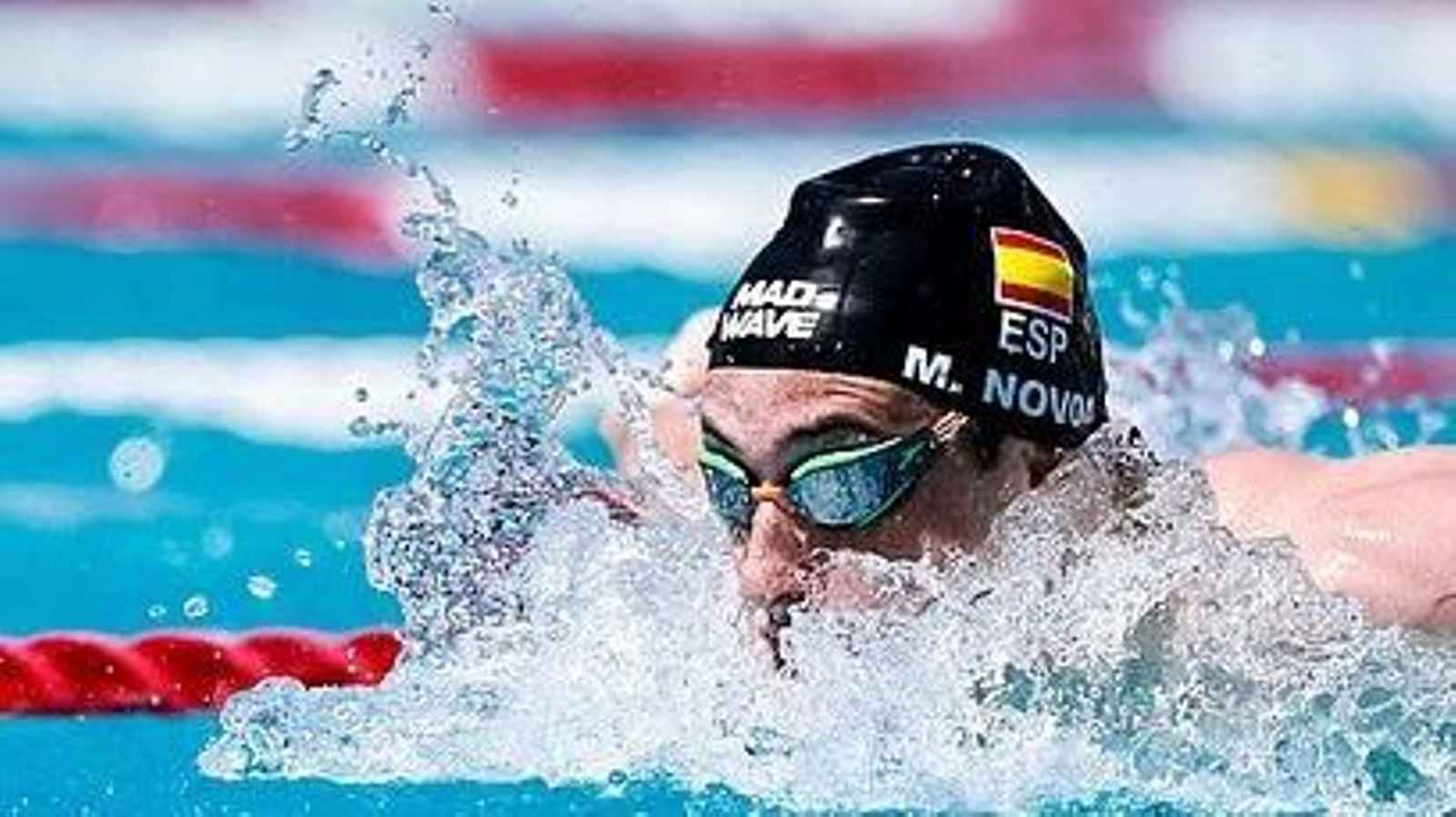 El nadador vigués, en pleno esfuerzo durante la prueba de mariposa.