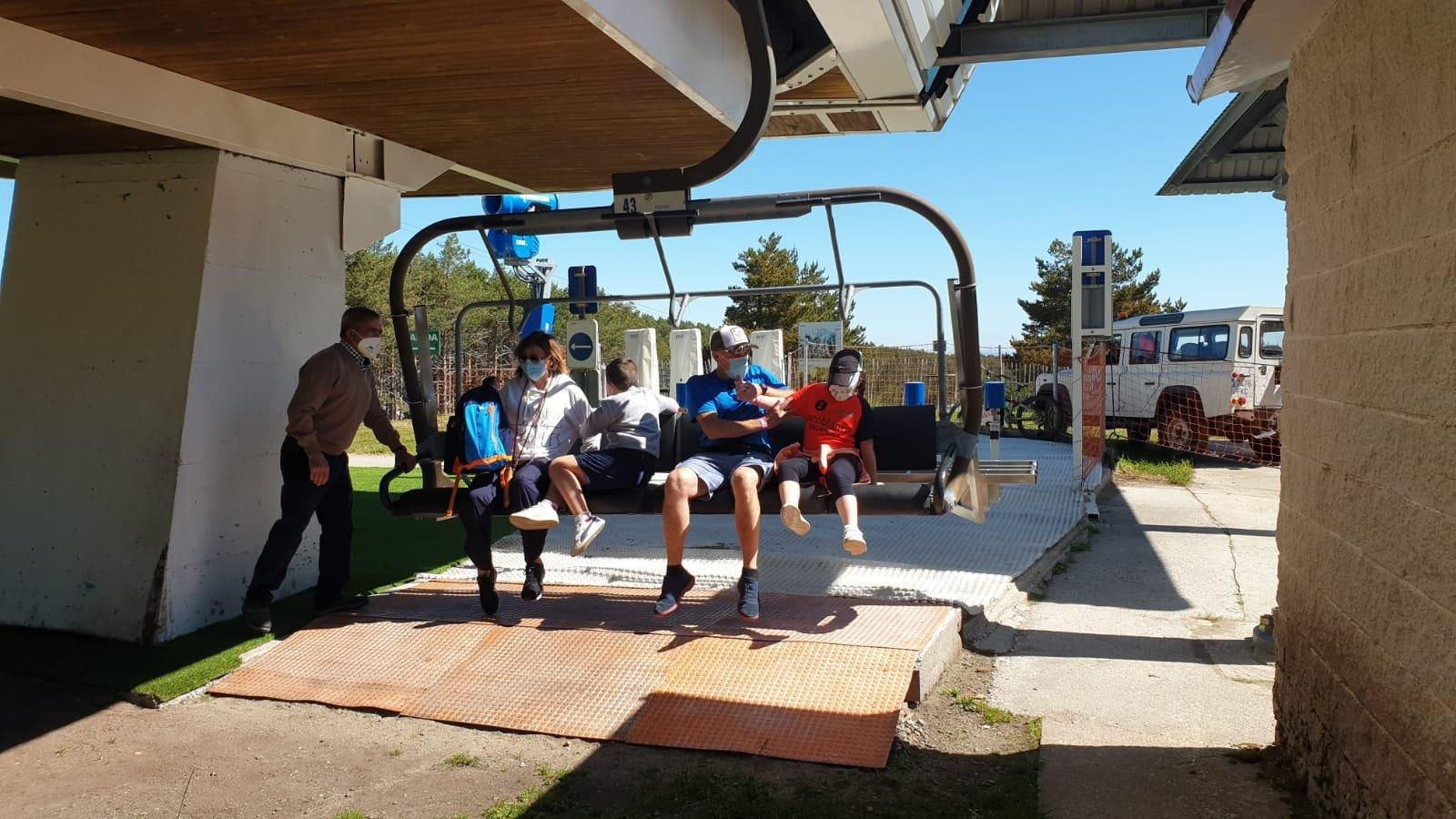 Visitantes disfrutando de las instalaciones. // R.M.