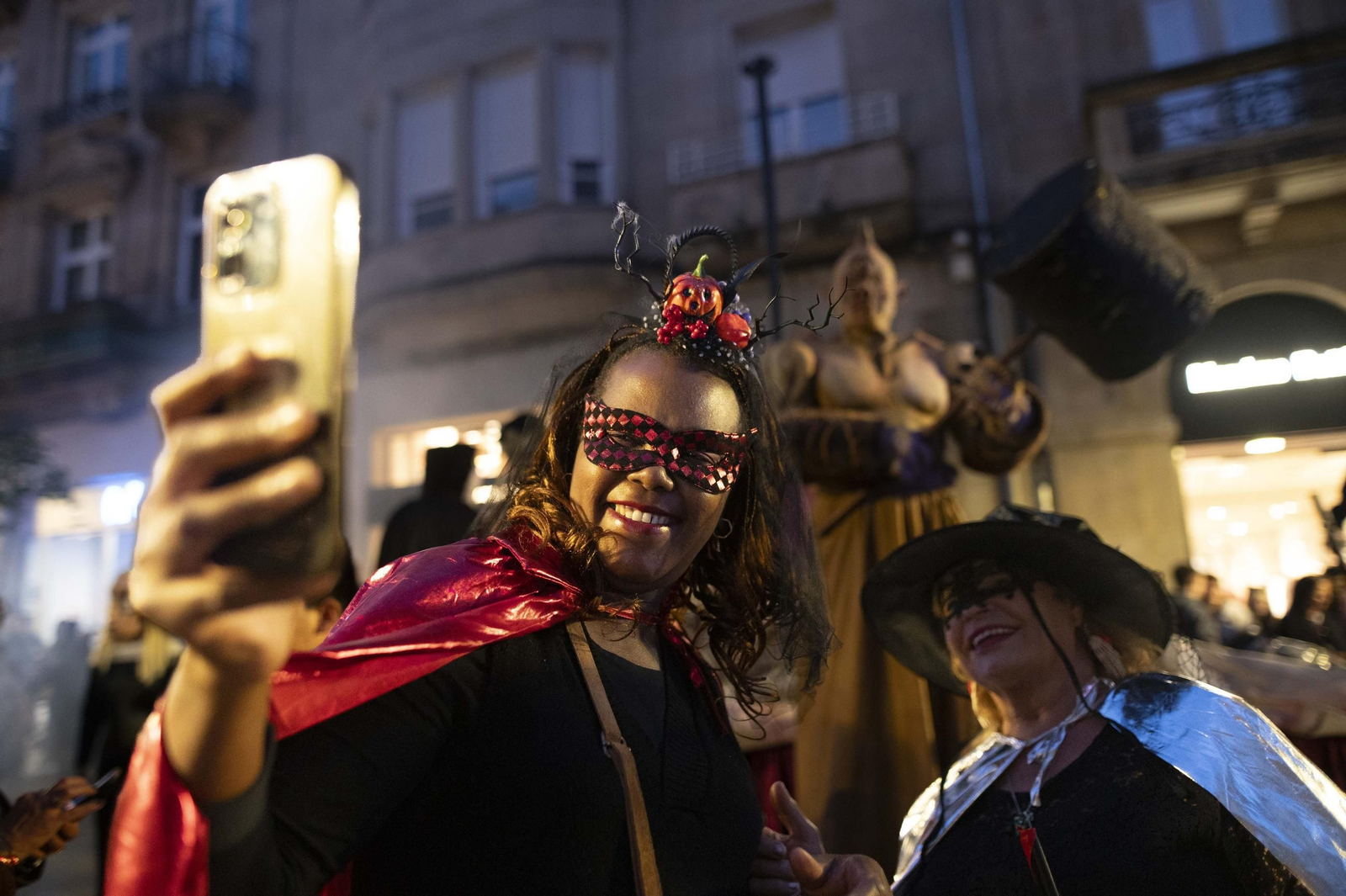 Galería | Ourense se transforma en una ciudad de miedo para celebrar Samaín