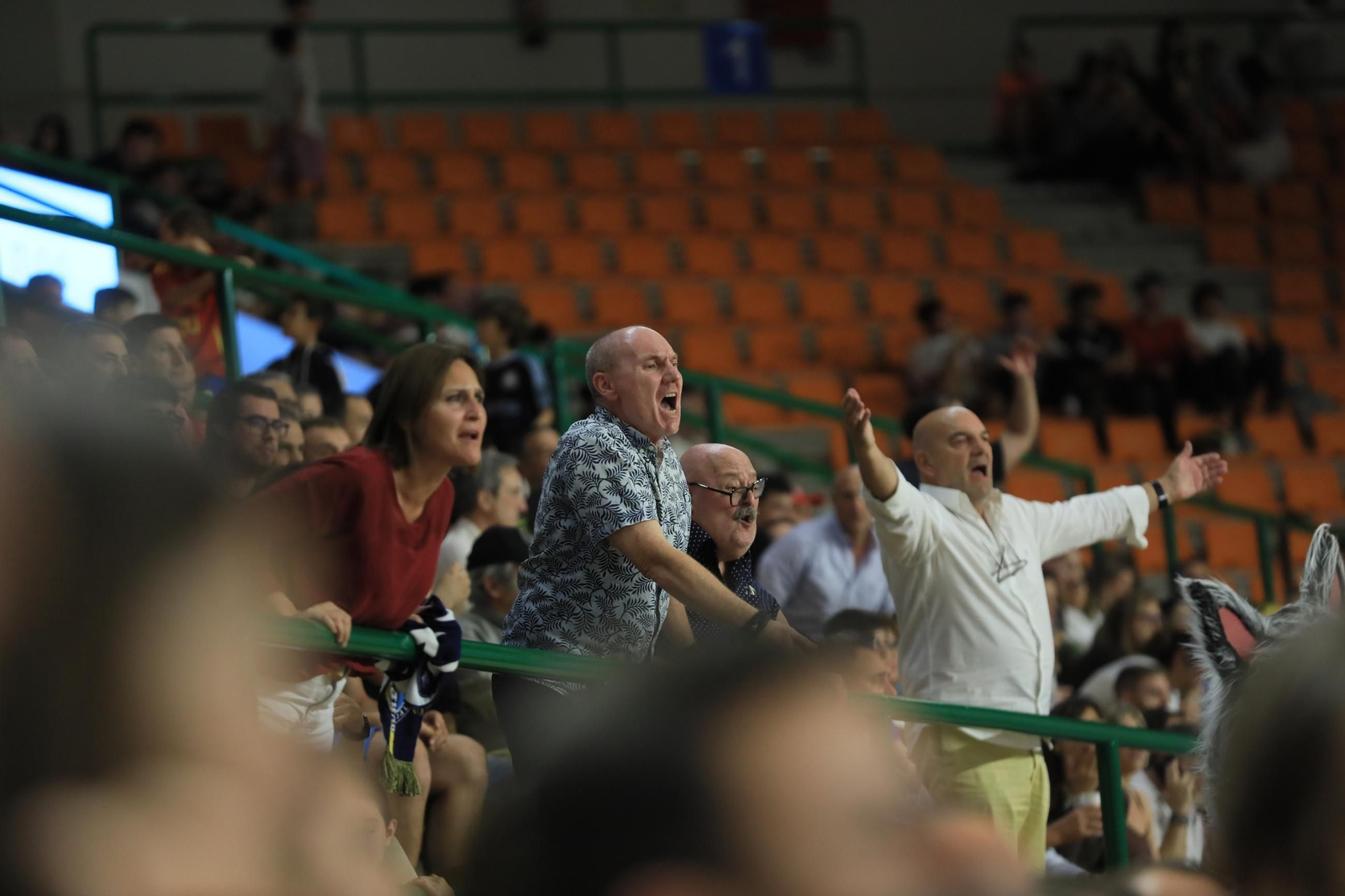 Galería | Noche triste en el Pazo con la derrota del COB ante el Alicante (79-83)