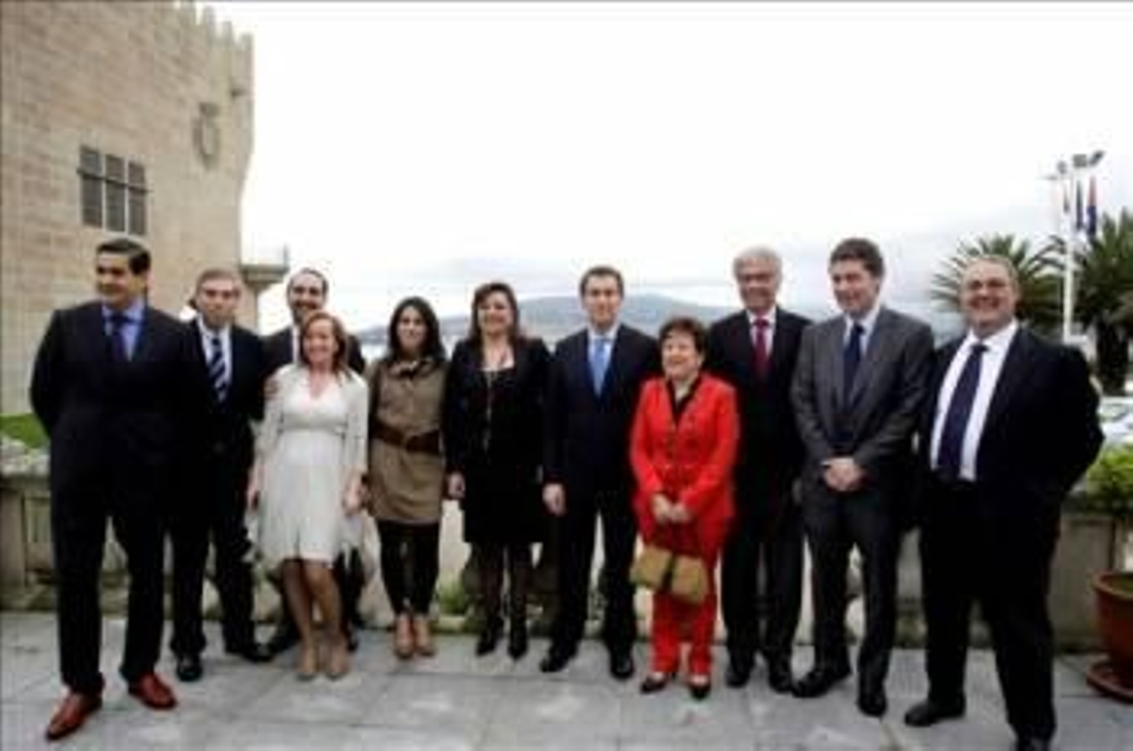 Alberto Núñez y Pilar Farjas, en el centro, junto a los expertos en salud pública. (Foto: SALVADOR SAS)