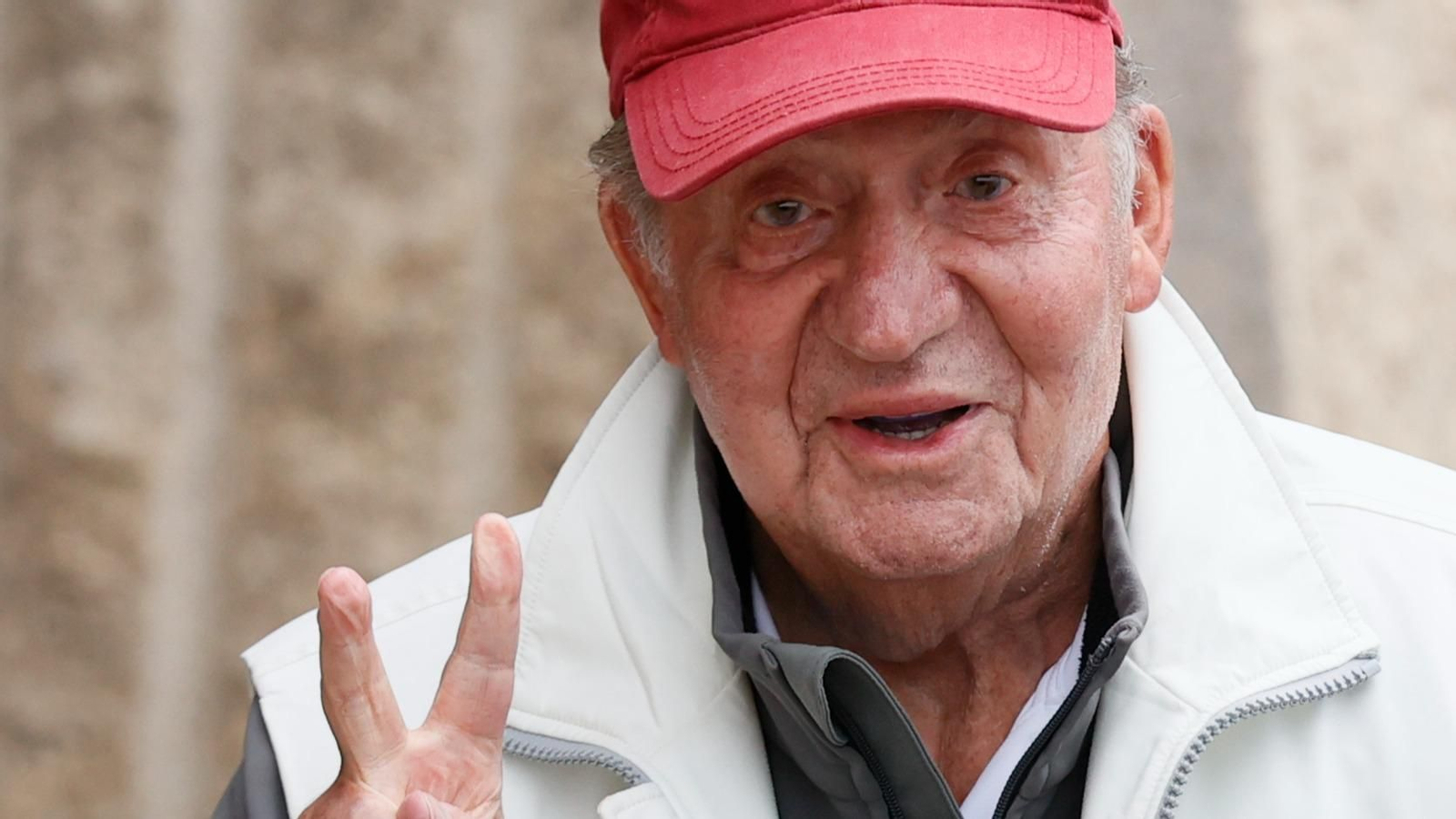 El `Bribón`, a bordo del que navega Juan Carlos I, gana el Trofeo Viajes Interrías de Sanxenxo