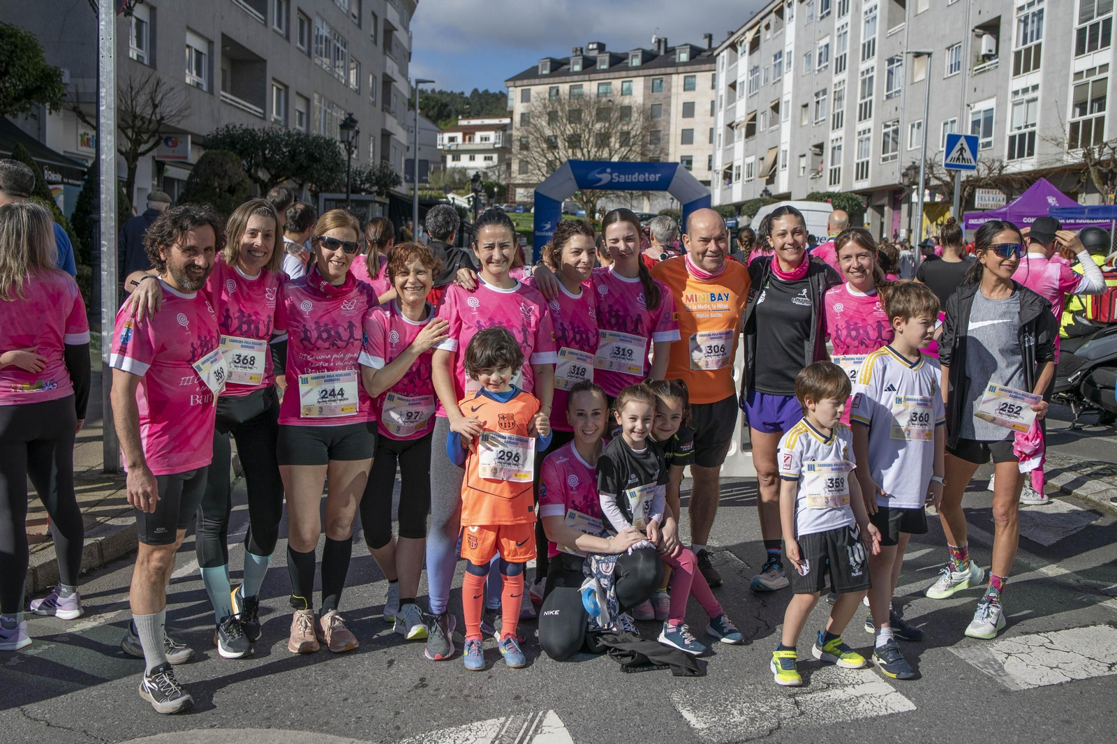 Galería | A Valenzá se tiñe de rosa con la III Carreira pola Igualdade