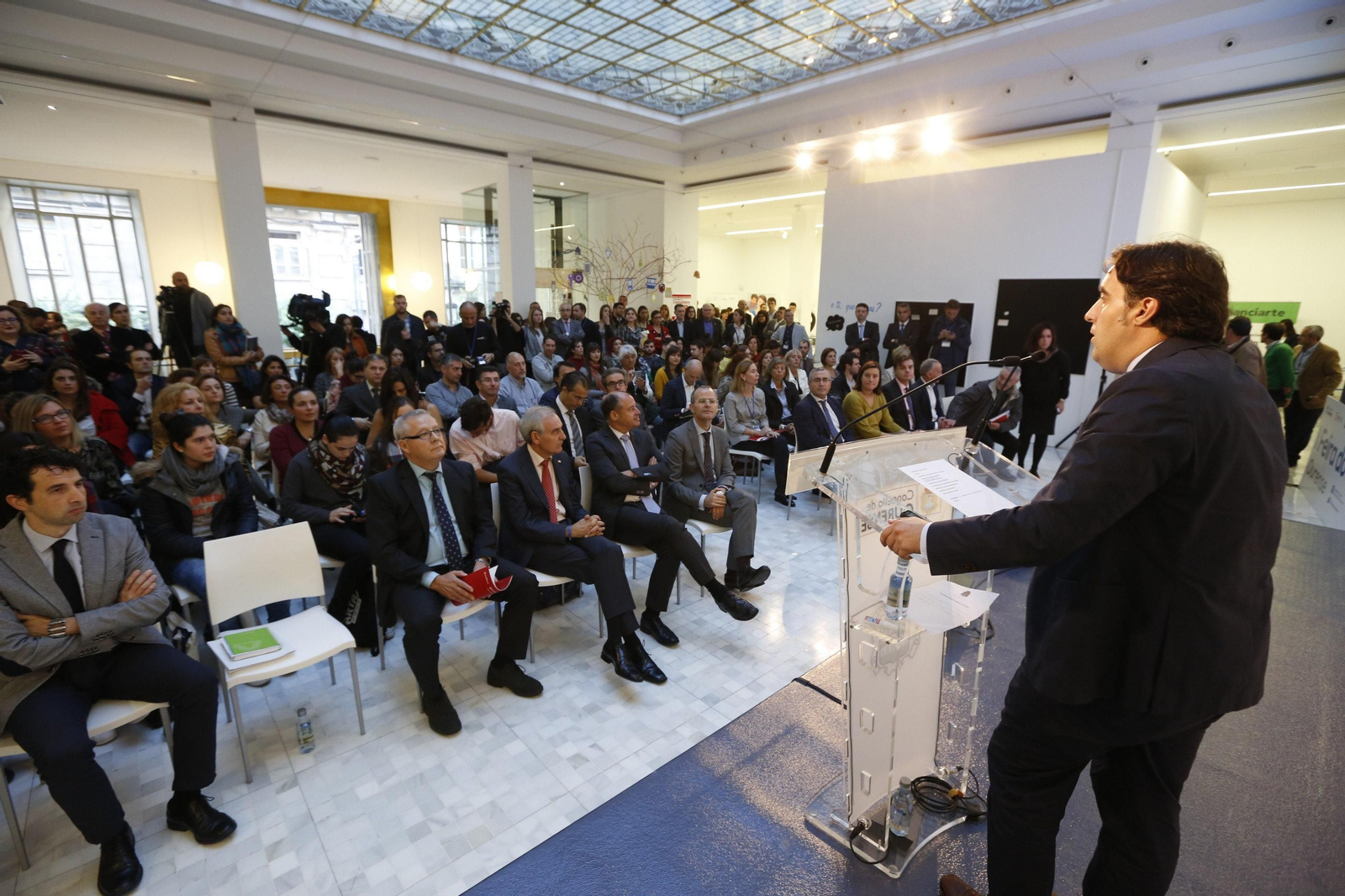 El edil Jorge Pumar interviene en la apertura de la I Feira do Emprendemento