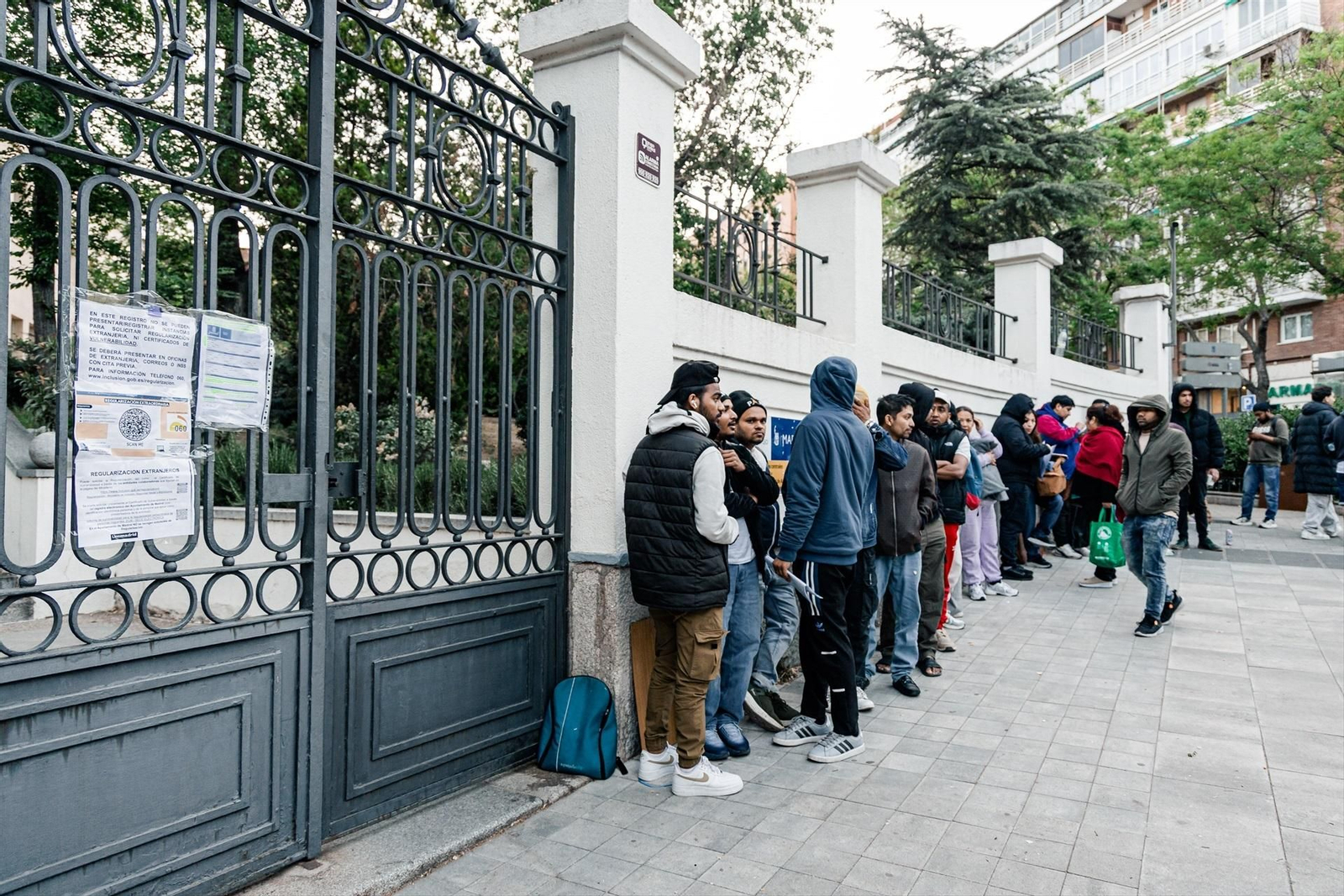 Colas en Madrid para obtener documentación para la regularización