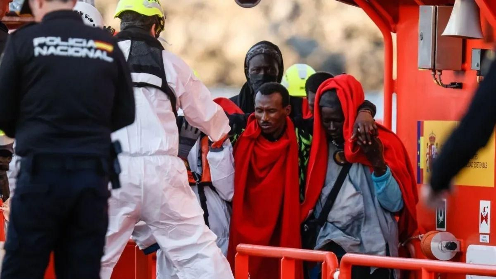 Un grupo de inmigrantes llegan a las costas canarias.