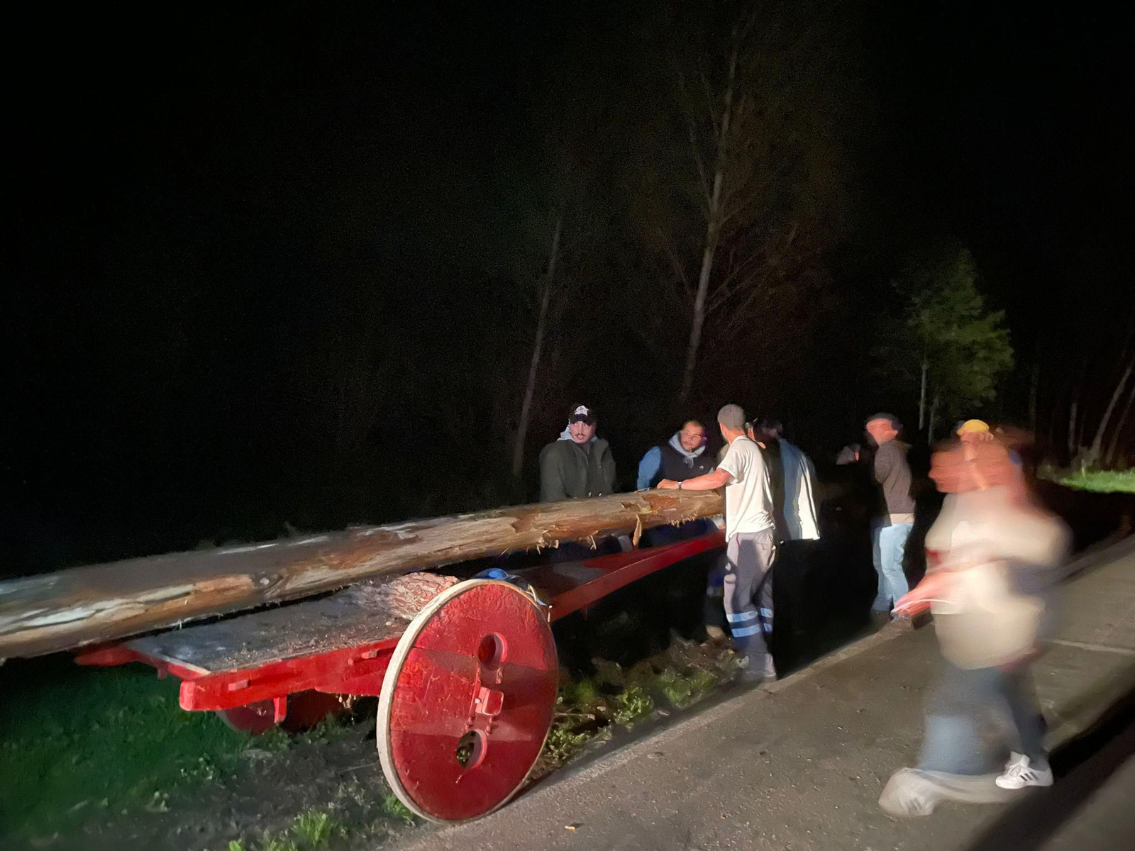 Levantamento do Maio en Laza.