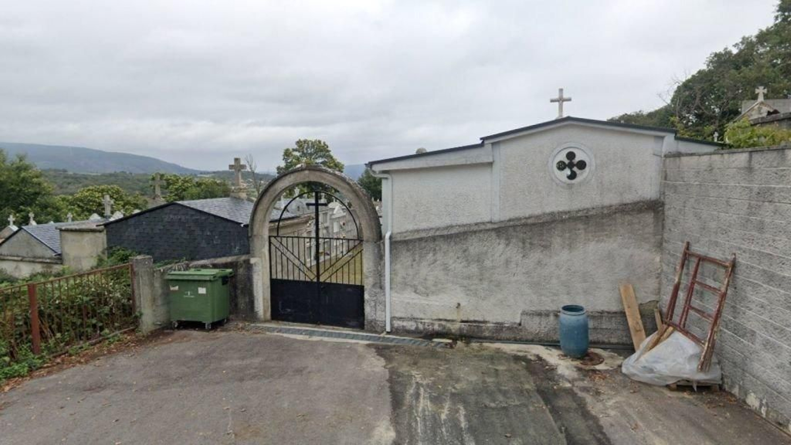 Imagen del cementerio de Trives.