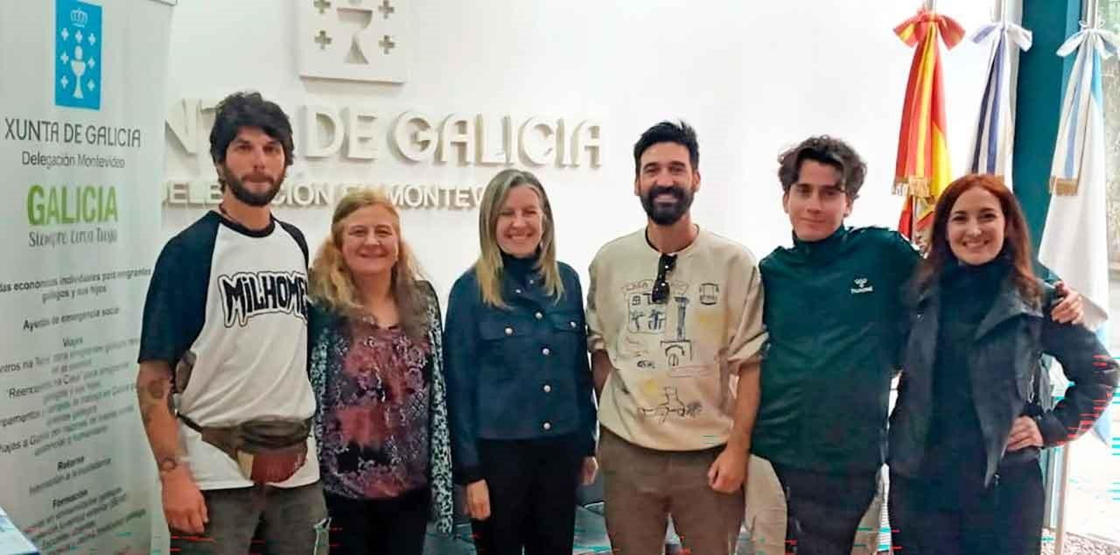 La delegada de la Xunta, en el centro de la imagen, acudieron a la presentación