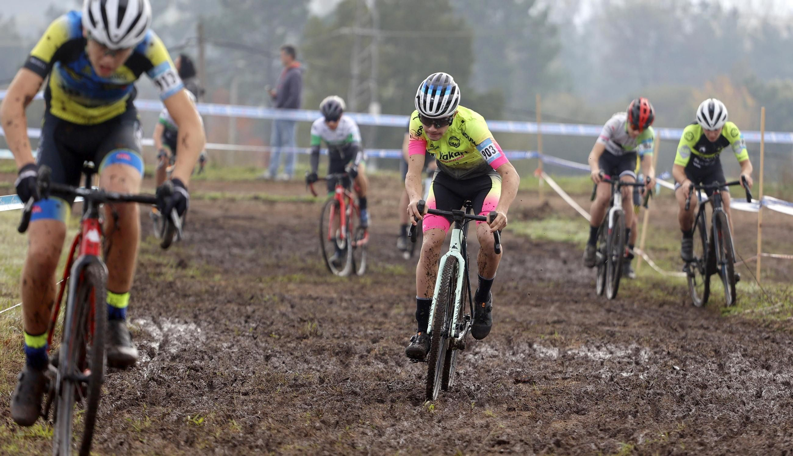Galería | El ciclocross toma Porriño con una prueba puntuable de la Copa Galicia
