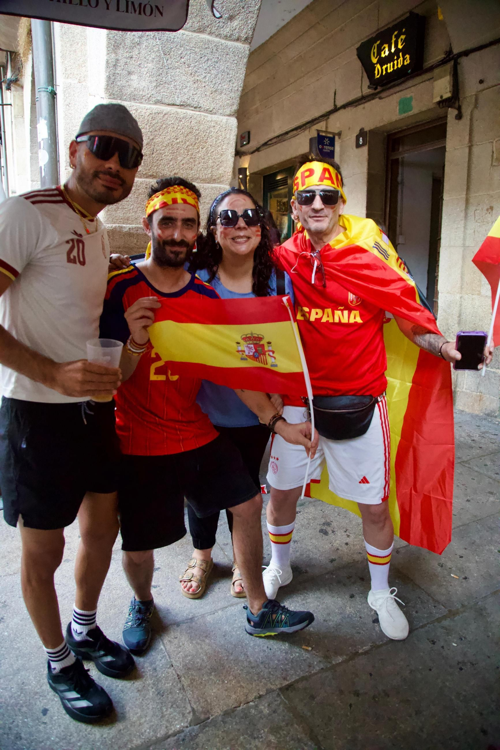 Galería | La provincia de Ourense se tiñe de rojo para apoyar a España en la final del Mundial