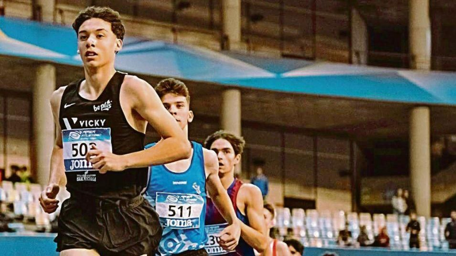 Álex Sierpes marcó el ritmo en el 3.000 pero tuvo que apurar el paso hasta la línea de meta.