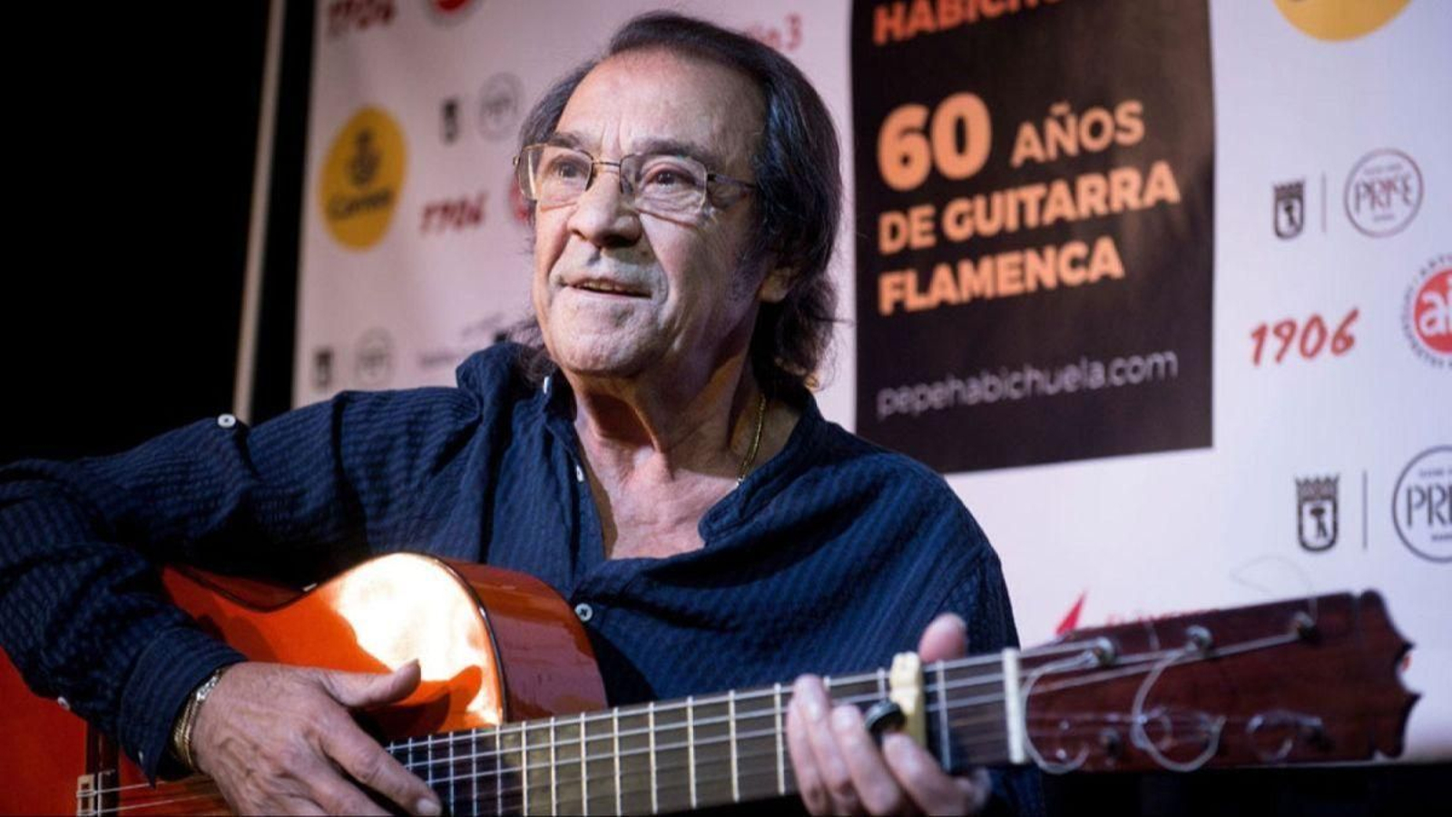 Pepe Habichuela con su guitarra
