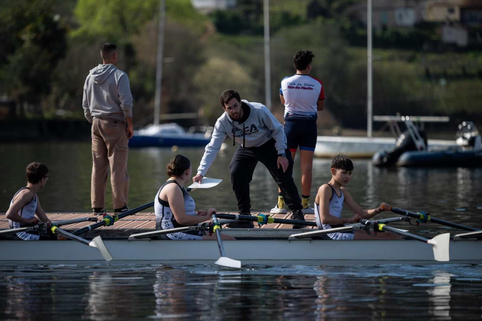 Galería | La Liga Gallega de Remo arranca la temporada en Castrelo de Miño