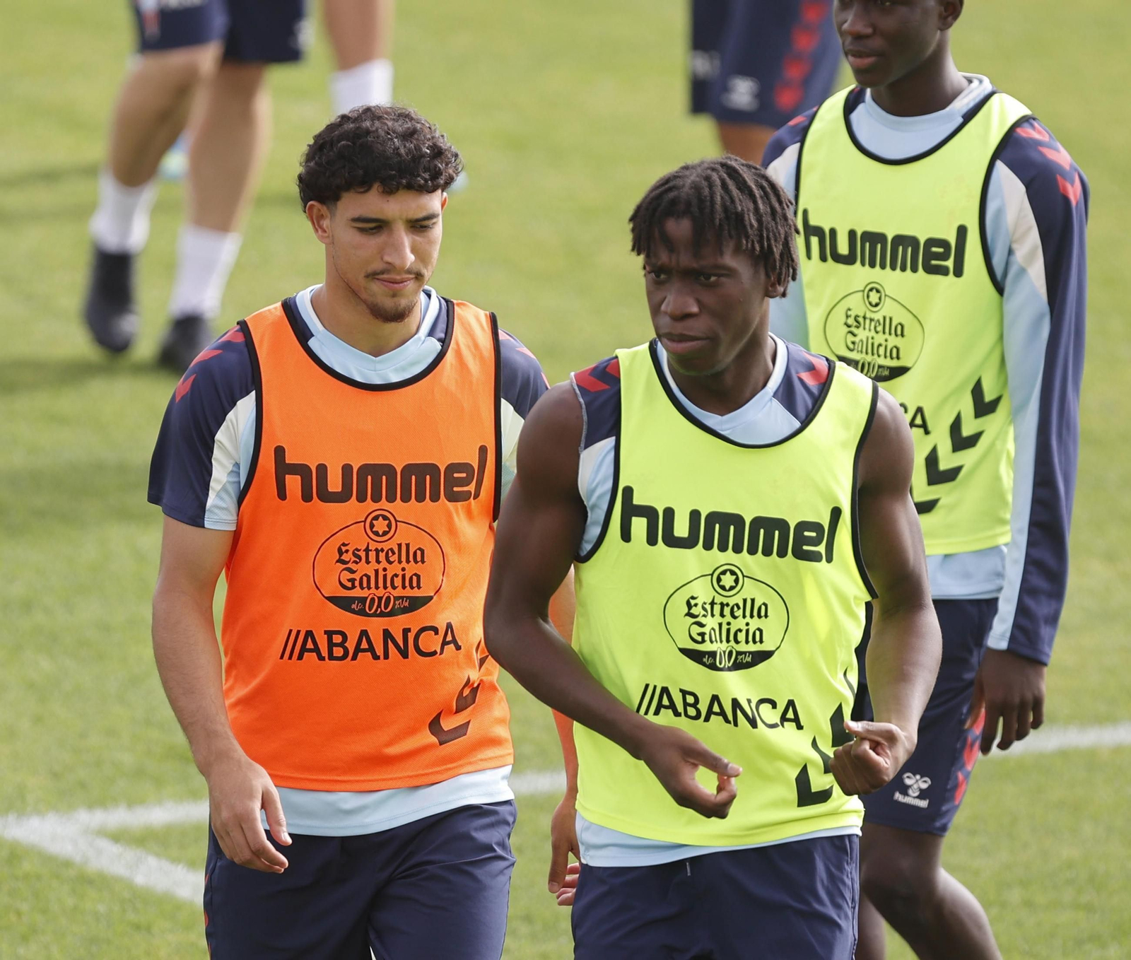 Couhaib Driouech e Ilaix Moriba, durante una sesión de entrenamiento.