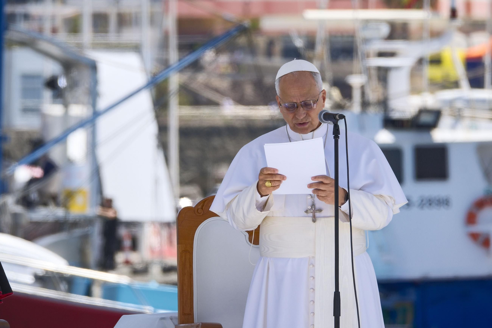 Galería | El papa León XIV se encuentra con migrantes en el puerto de Arguineguín