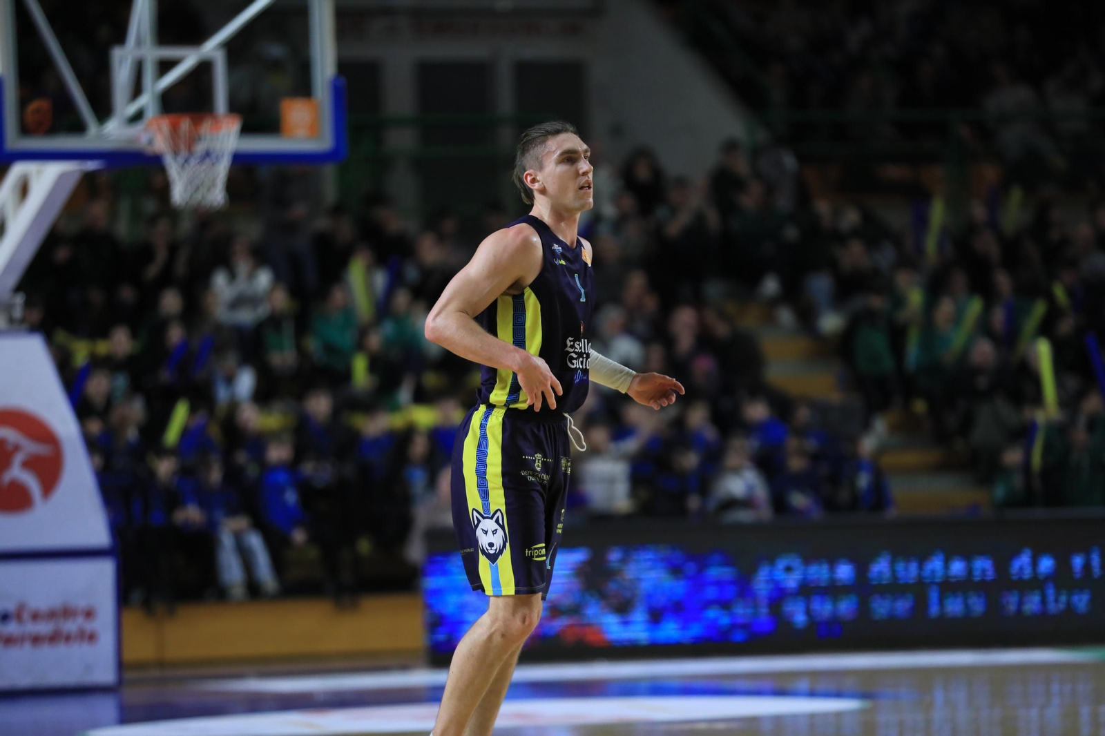 Galería | El Pazo, a reventar para el derbi COB-Obradoiro