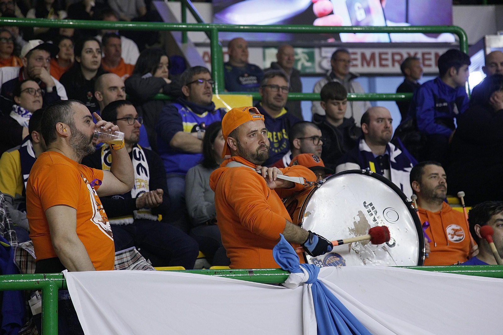 Más de 4.500 aficionados empujaron al COB contra el Estudiantes