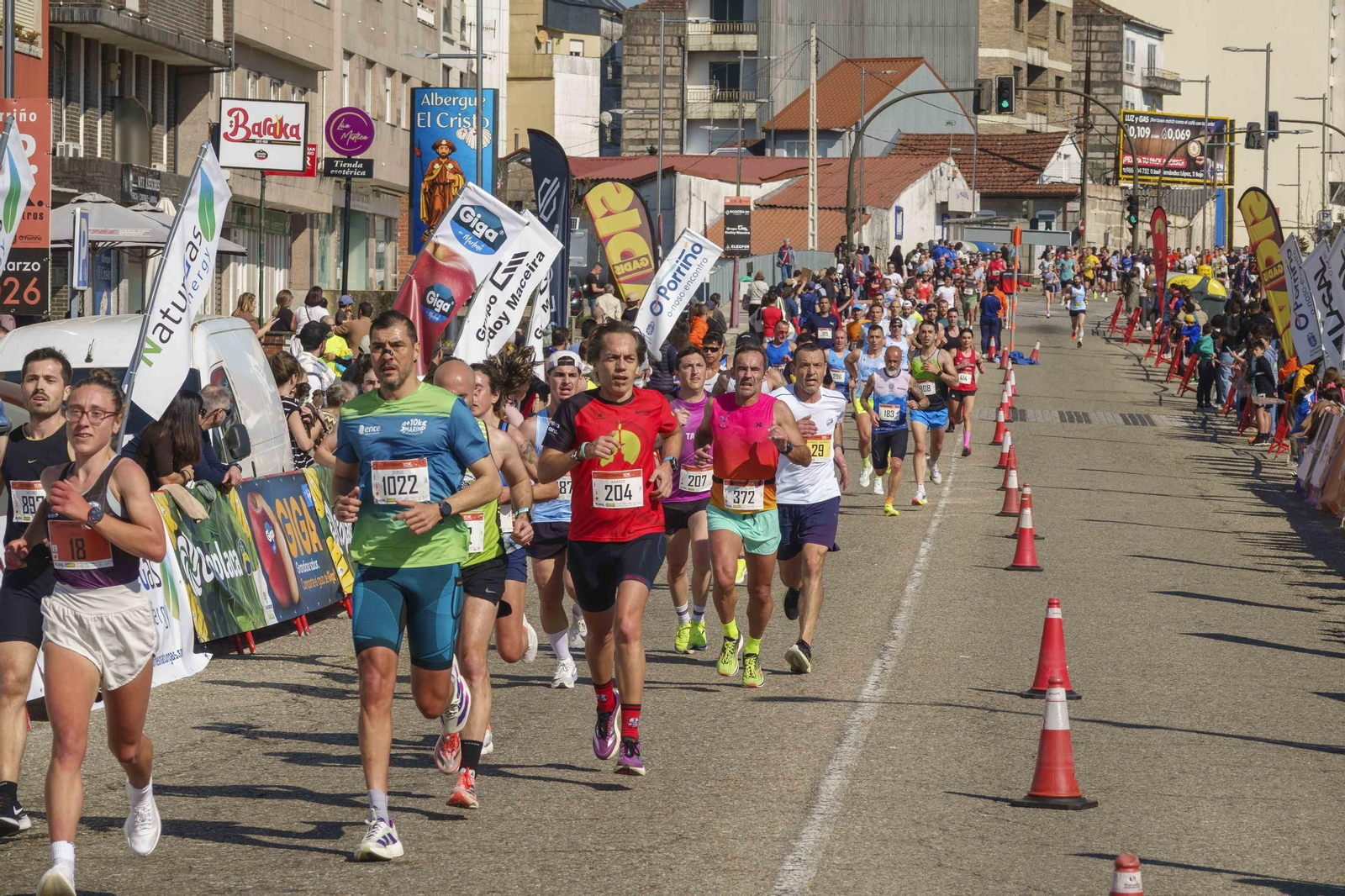 Galería | Pequeños y mayores se divierten en la 10K de Porriño