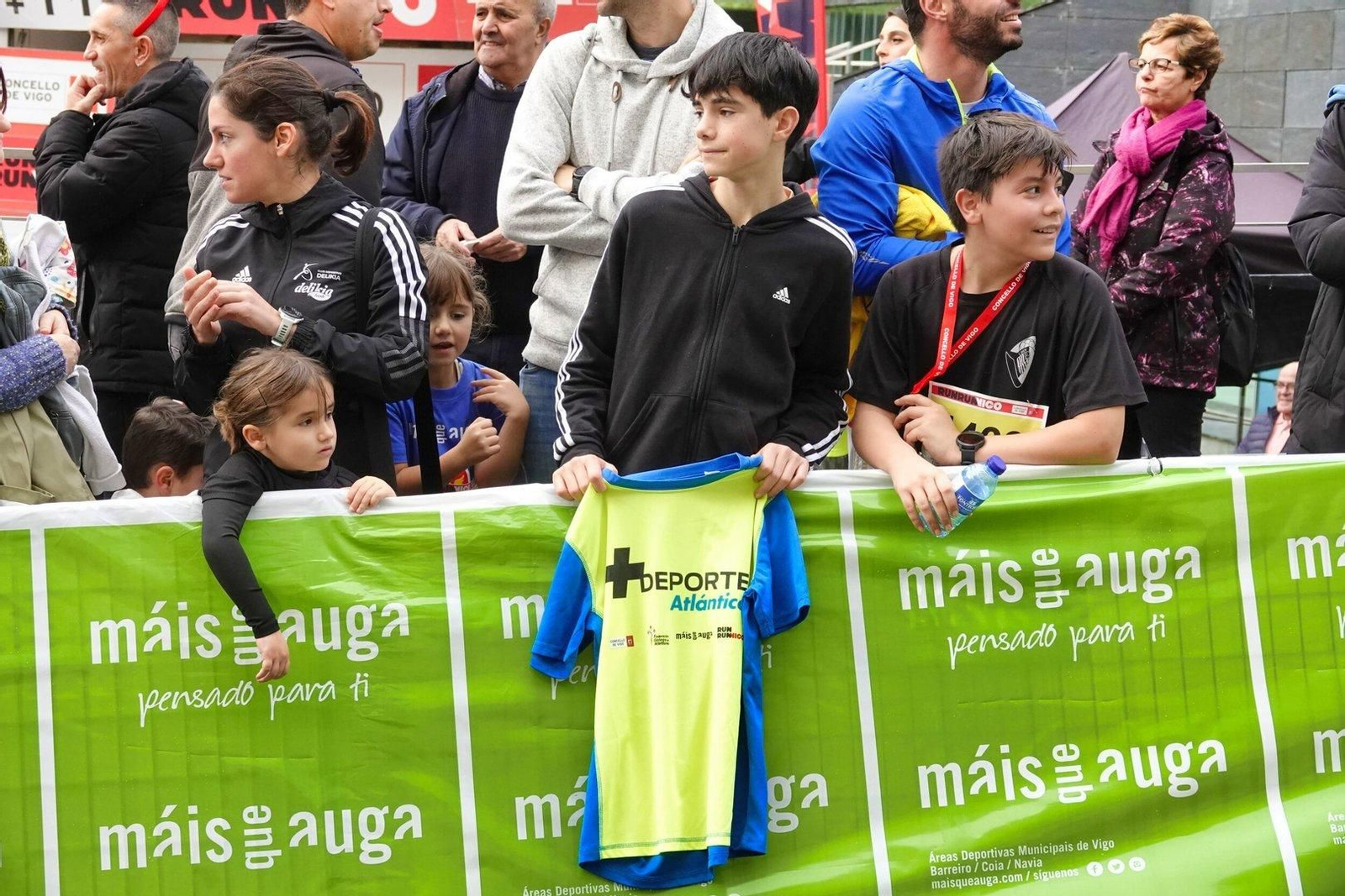 Con la camiseta de +Deporte Atlántico.