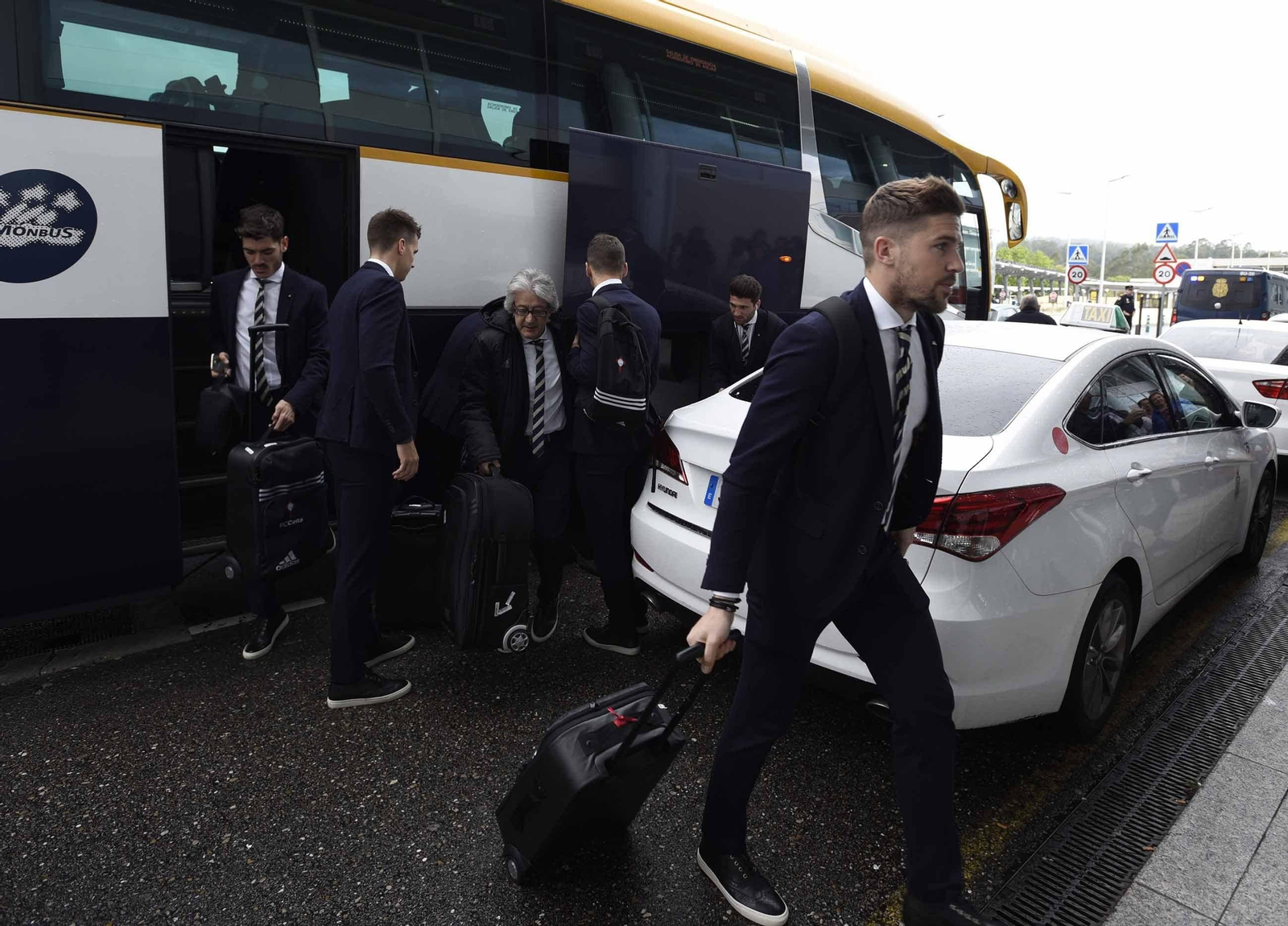 Los jugadores tuvieron que coger un autobús entre Santiago y Vigo.