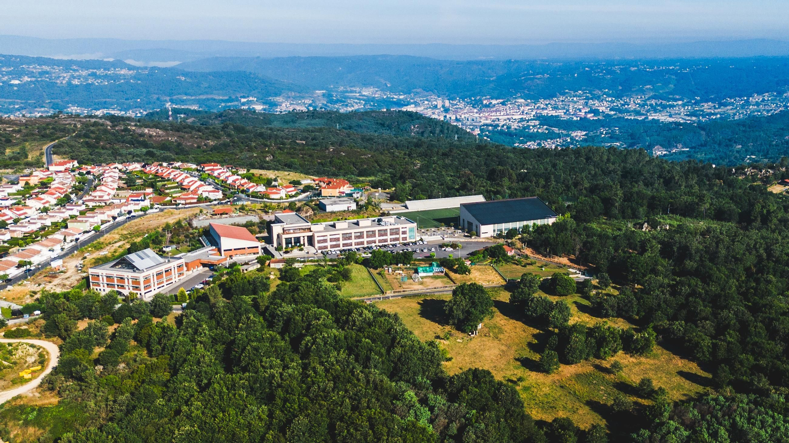 Vista aérea del Colegio Miraflores.