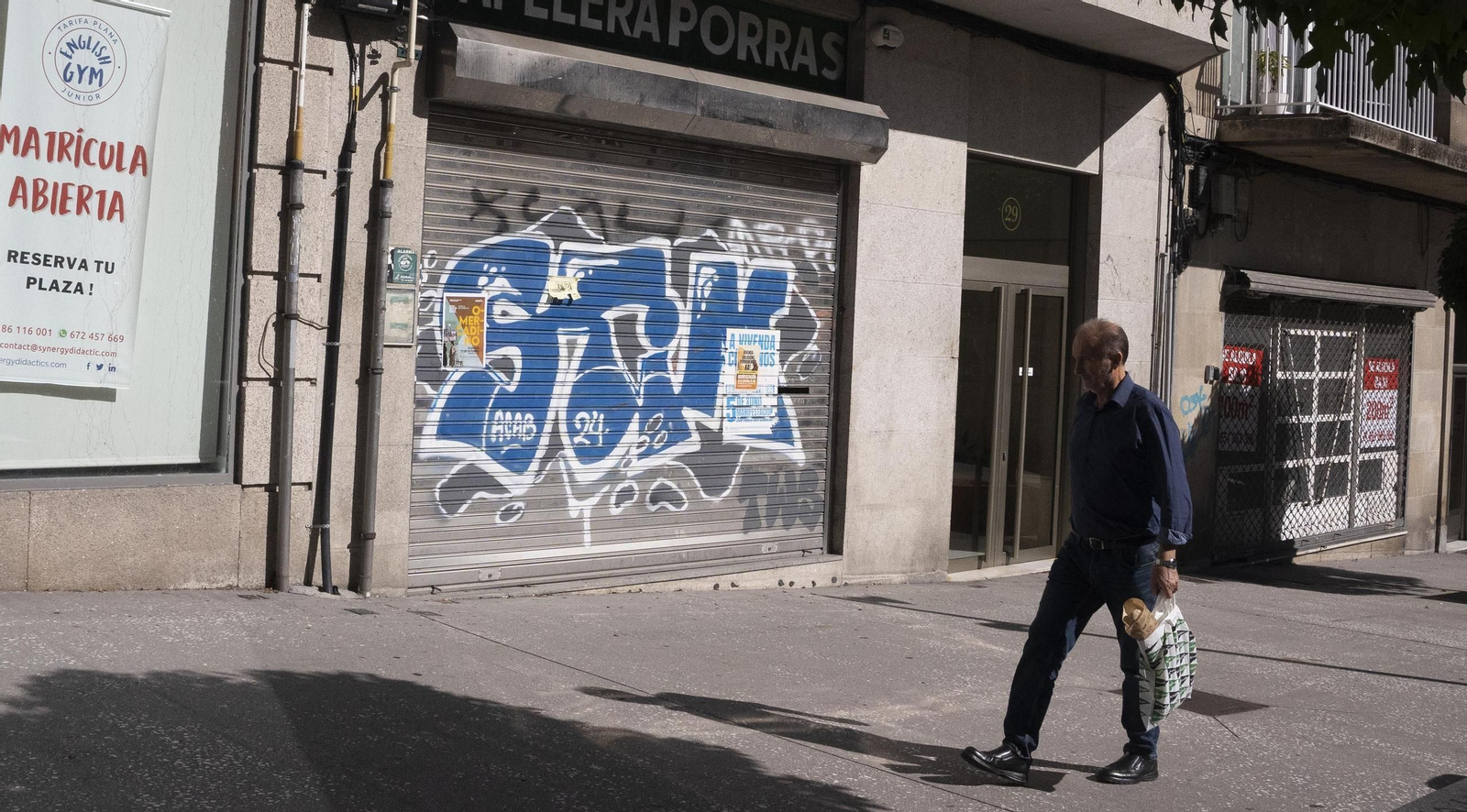 Galería | Vigo, lleno de pintadas que 'ensucian' el centro