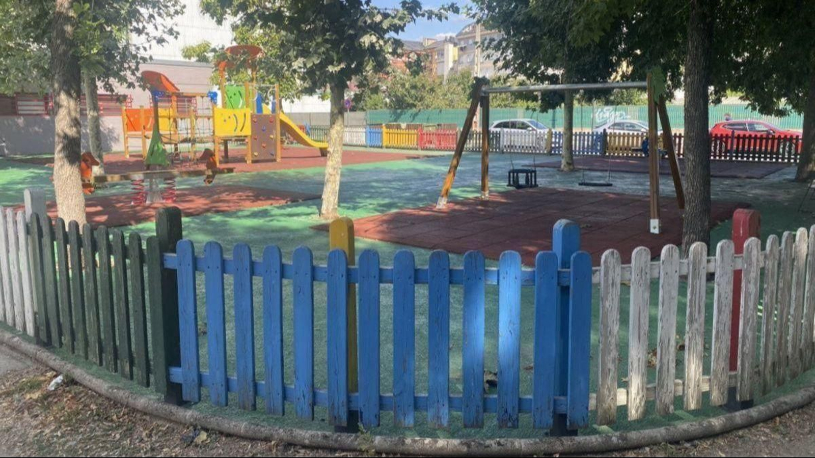Parque infantil en O Barco de Valdeorras.
