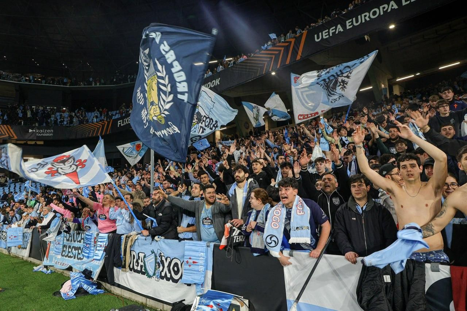 Galería | El Celta y el PAOK hacen vibrar Balaídos