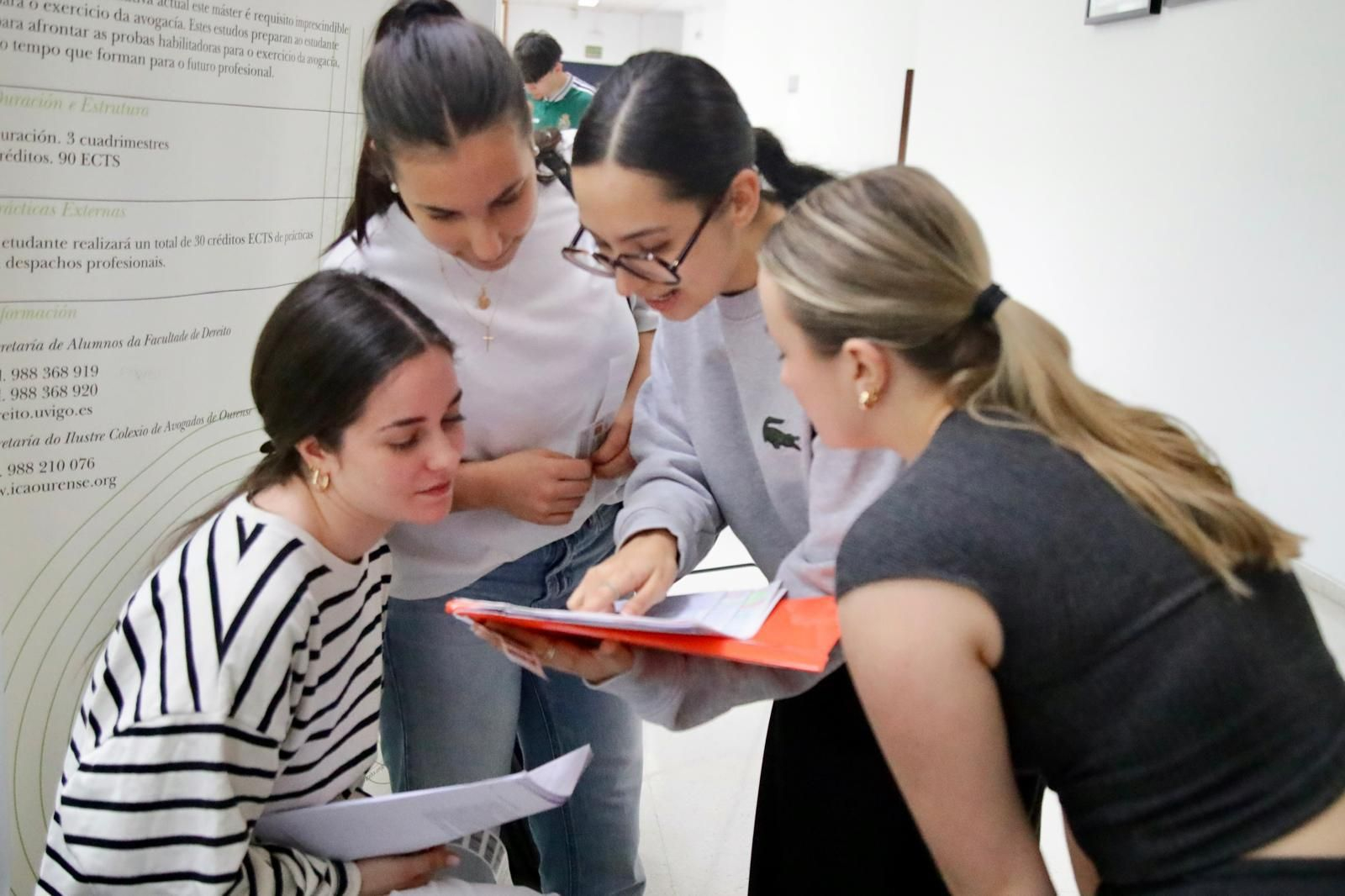 Galería | Nervios, concentración y metas en el primer día de la PAU en Ourense