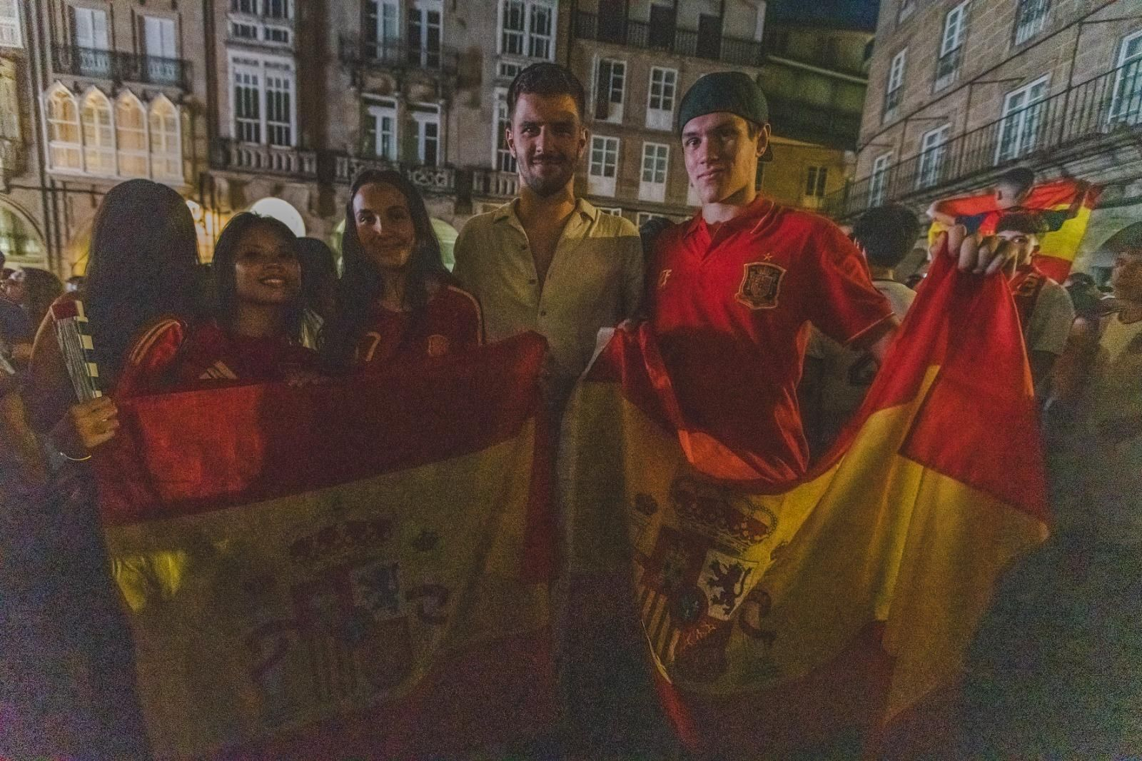 Galería | La ilusión por España en la semifinal tiñe de rojo la provincia de Ourense, en fotos