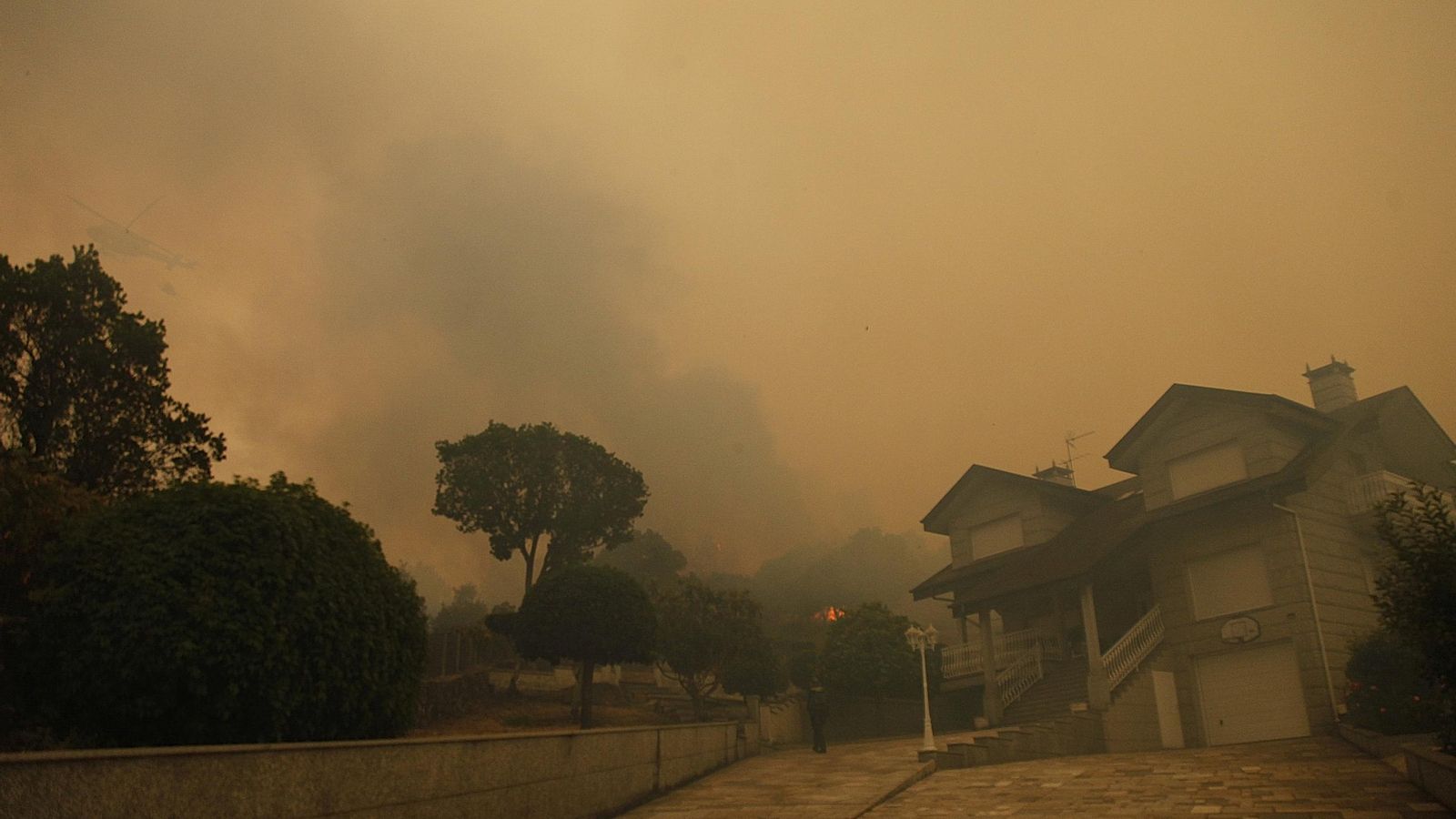 Galería | El fuego rodea Ourense