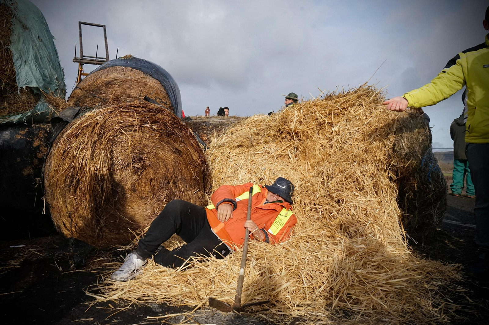 Galería | Las protestas de los tractoristas en la A-52 contra el acuerdo comercial con Mercosur, en imágenes
