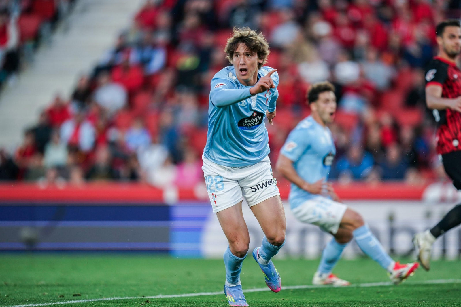 Fer López celebra un gol con el primer equipo del Celta la pasada temporada.