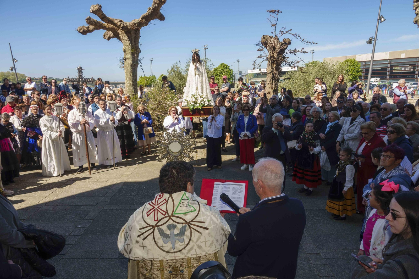 Galería | La Procesión del Encuentro de Bouzas despide la Semana Santa