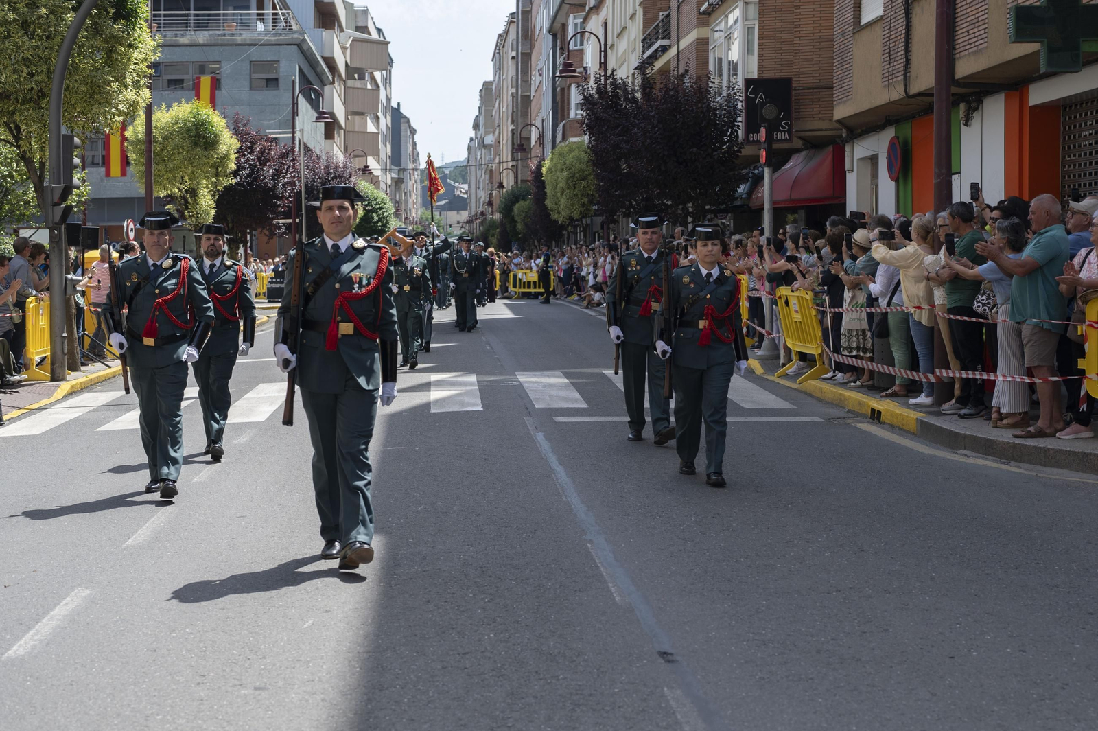 Galería | O Barco de Valdeorras se vuelca con el 182 aniversario de la Guardia Civil