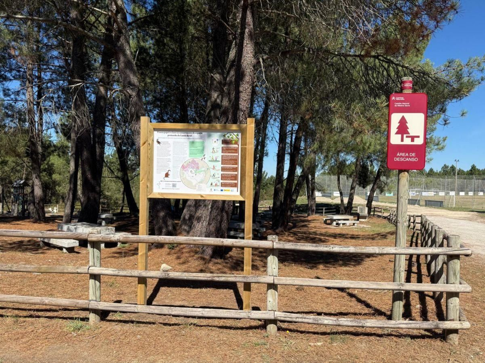 Paneles informativos colocados en Parada de Sil.