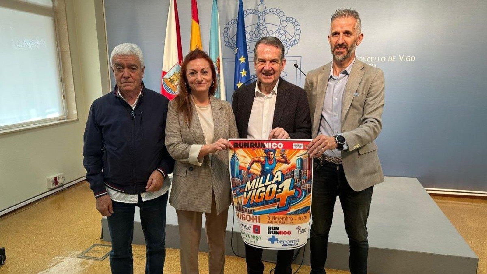 Los concejales Manel Fernández y Patricia García, junto al alcalde, Abel Caballero, y delegado federativo en Vigo, David Posada.