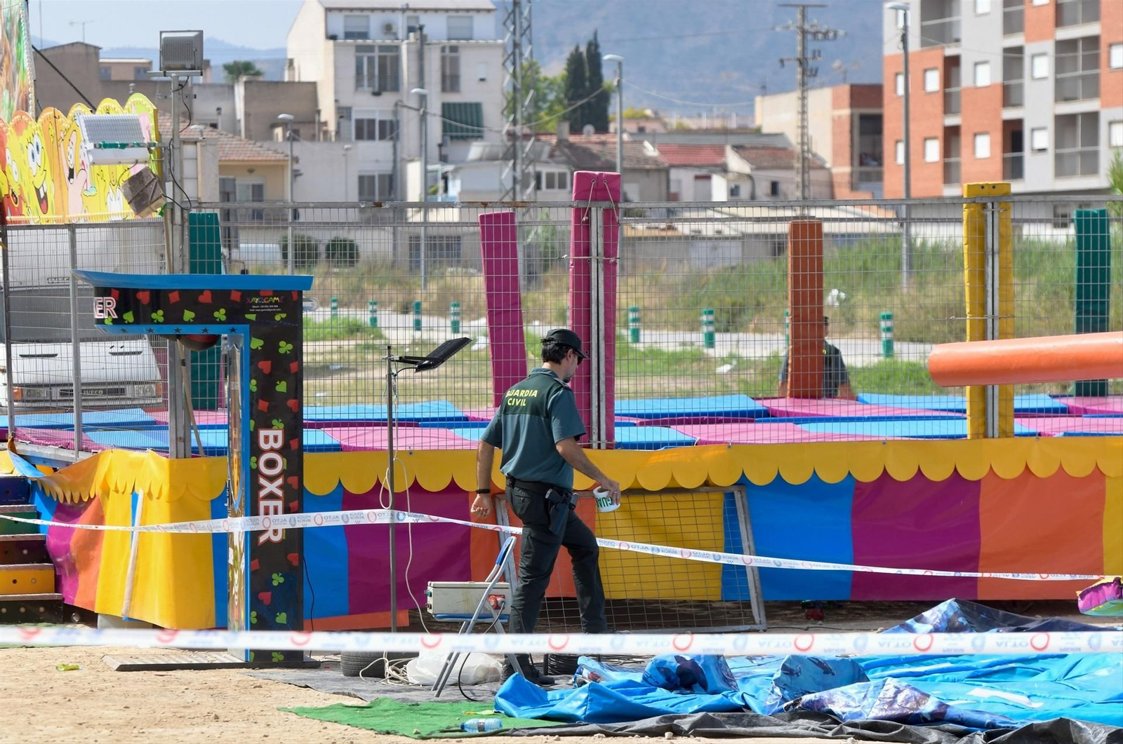 Un agente de la Guardia Civil en Alquerías (Murcia), el lugar en el que ocurrieron los hechos.