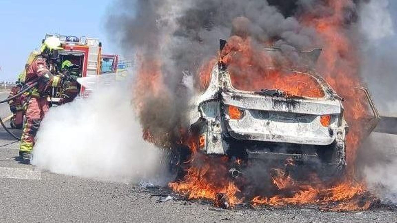El BMW calcinado en la VG-20.